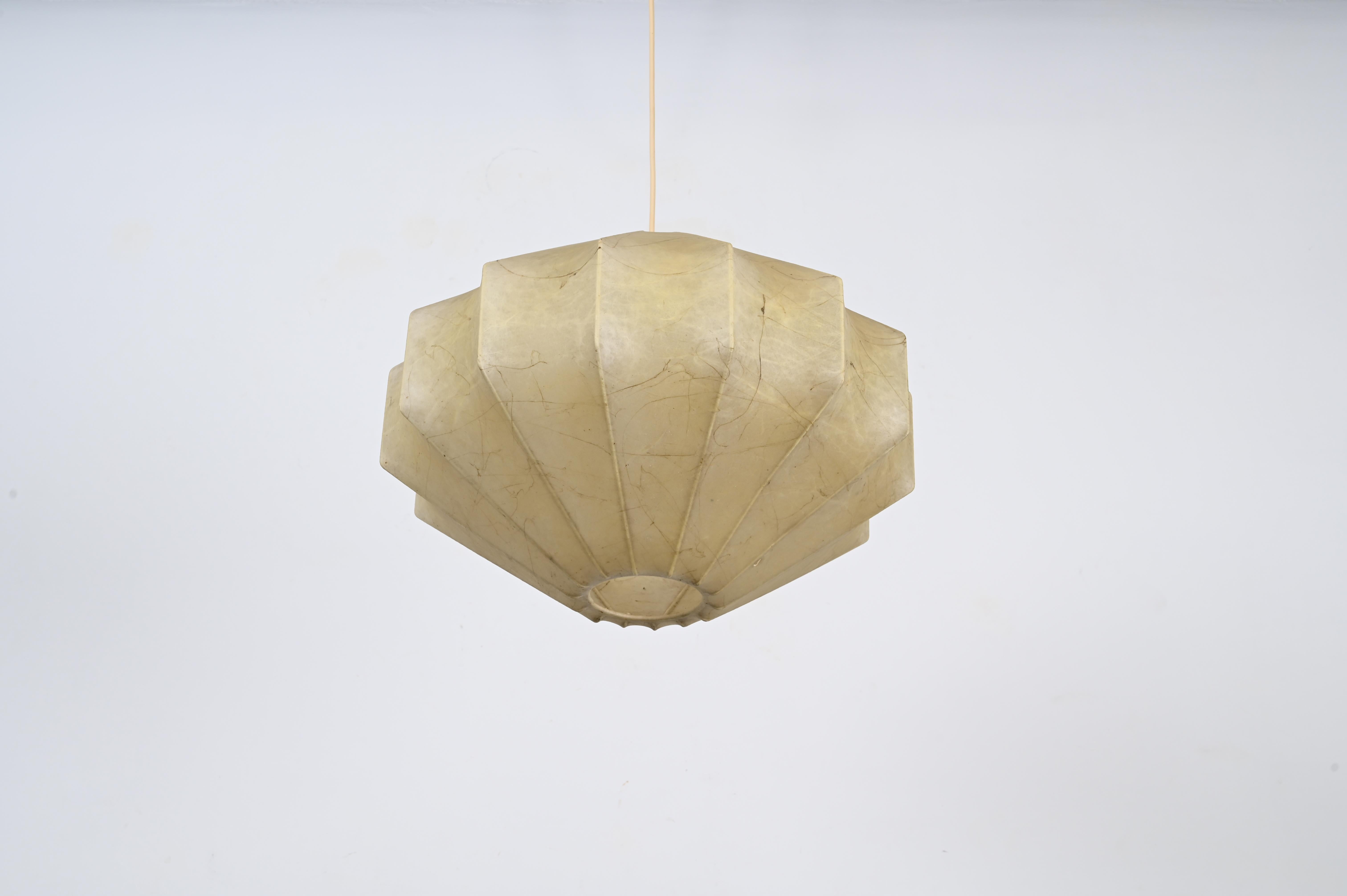 Hand-Crafted Midcentury Beige Losange Cocoon Pendant Light by Castiglioni, Italy 1960s