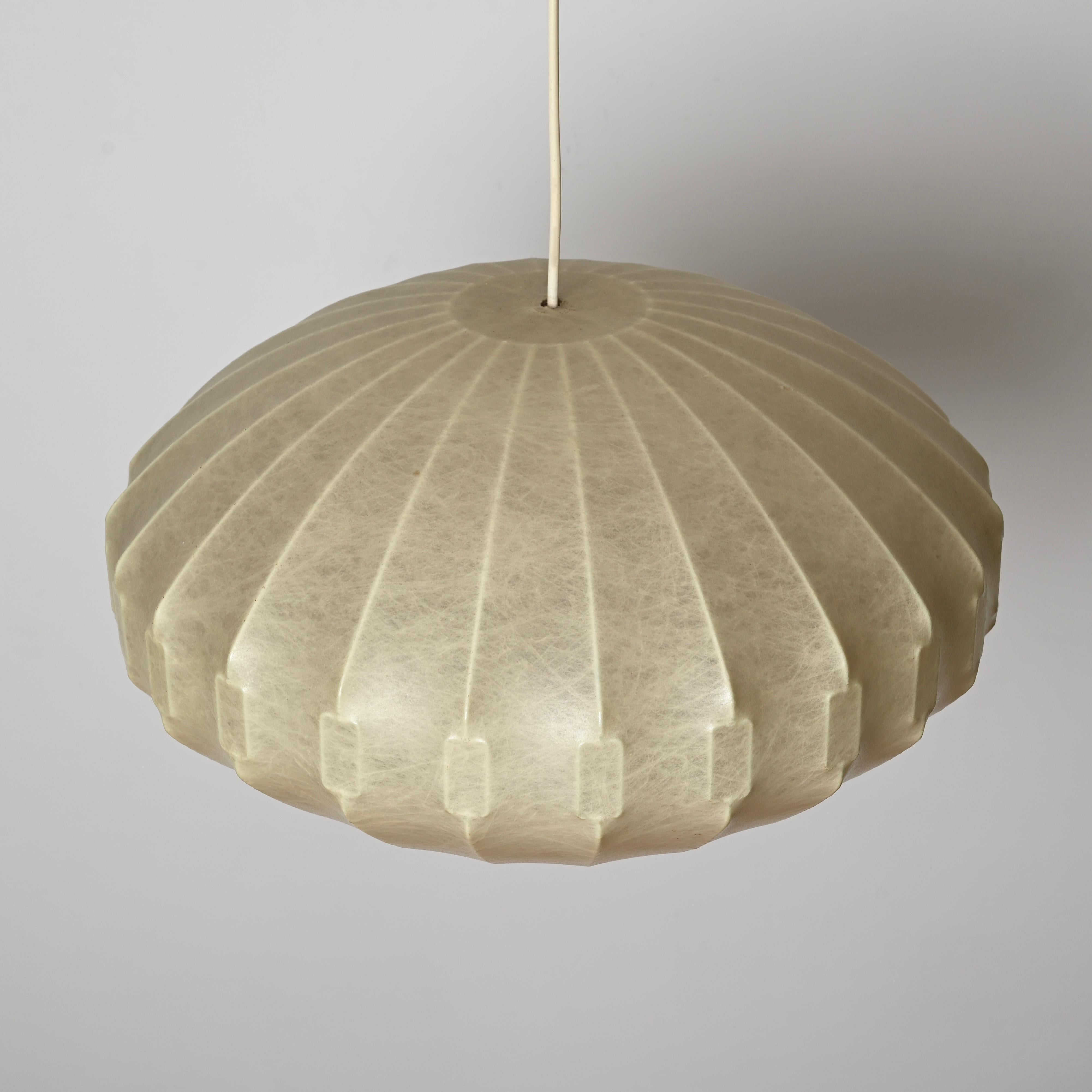 Midcentury Beige Losange Cocoon Pendant Light by Castiglioni, Italy 1960s In Good Condition In Roma, IT
