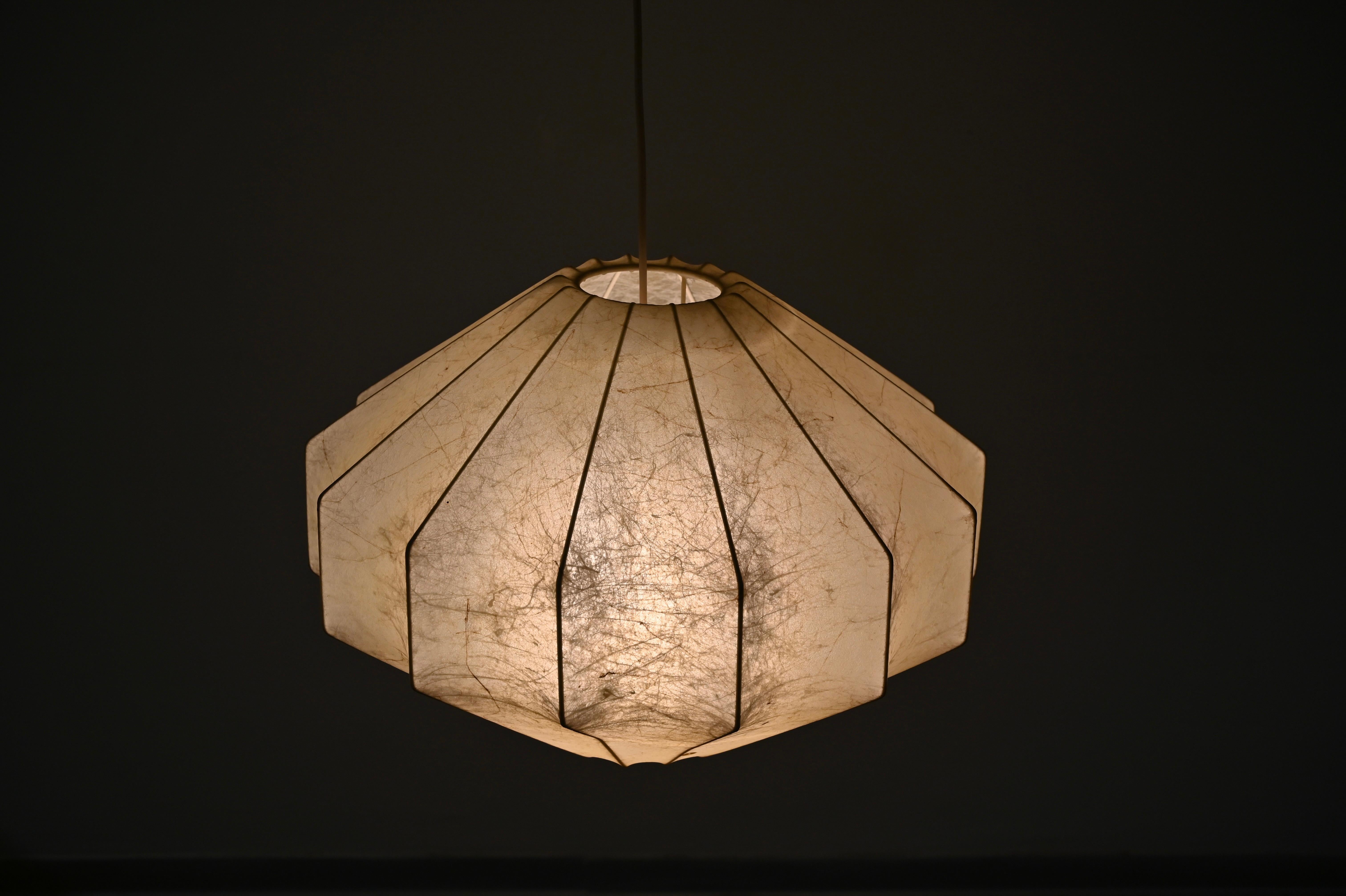 Midcentury Beige Losange Cocoon Pendant Light by Castiglioni, Italy 1960s In Good Condition In Roma, IT