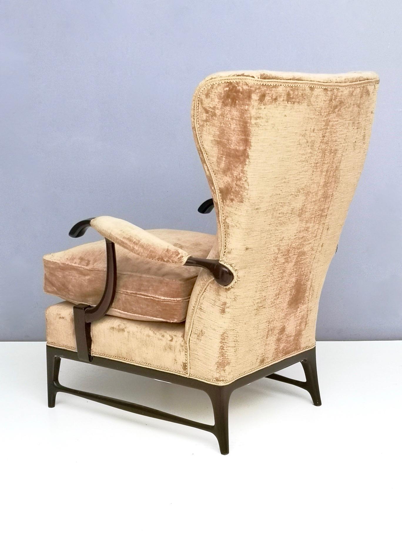 Midcentury Beige Velvet Wingback Armchair by Paolo Buffa for Framar, Italy 1950s In Good Condition In Bresso, Lombardy