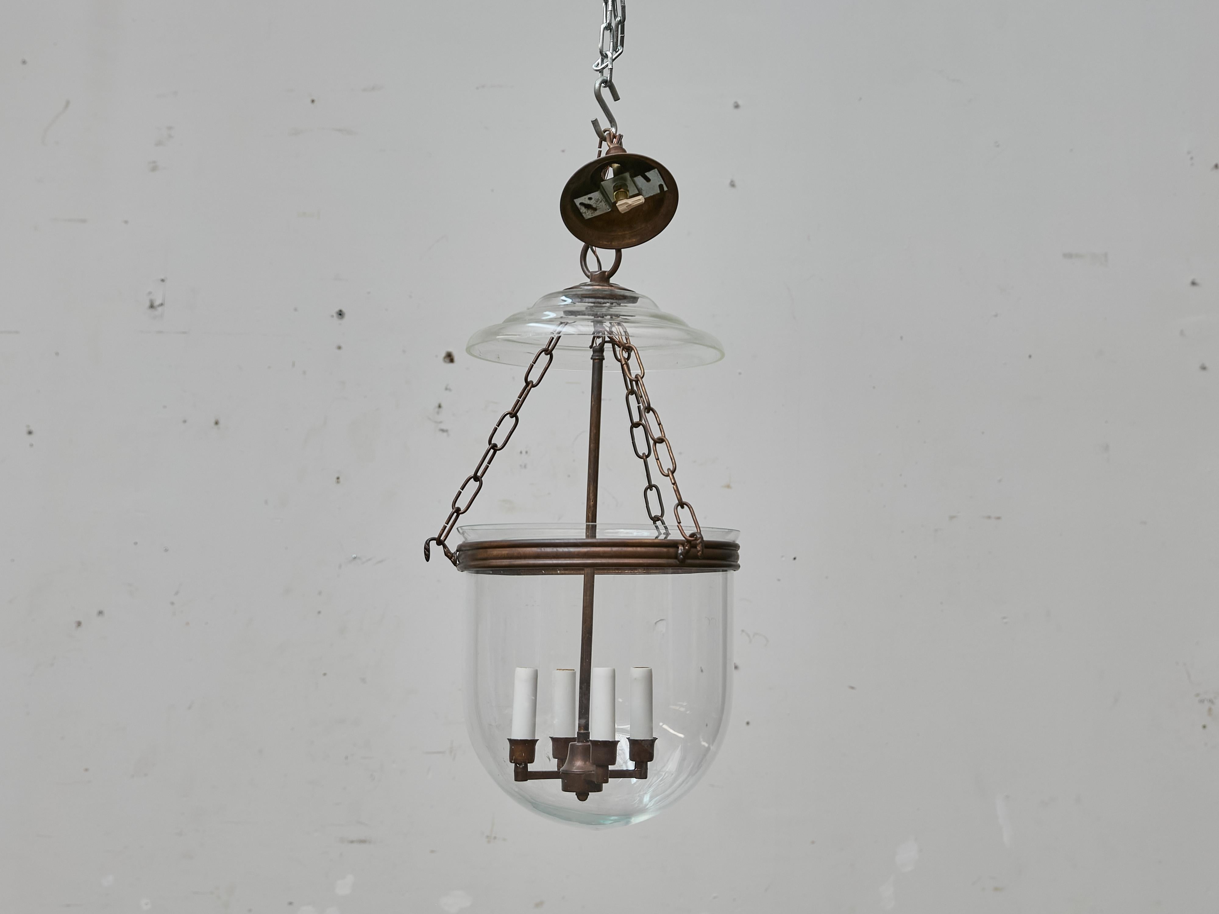 Mid-Century moderno Lanterna a campana del Medioevo con cupola in vetro trasparente e struttura in metallo invecchiato in vendita