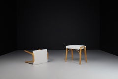 Sgabelli in legno curvato del Medioevo con tessuto New Bouclé di Ludvik Volak 1960