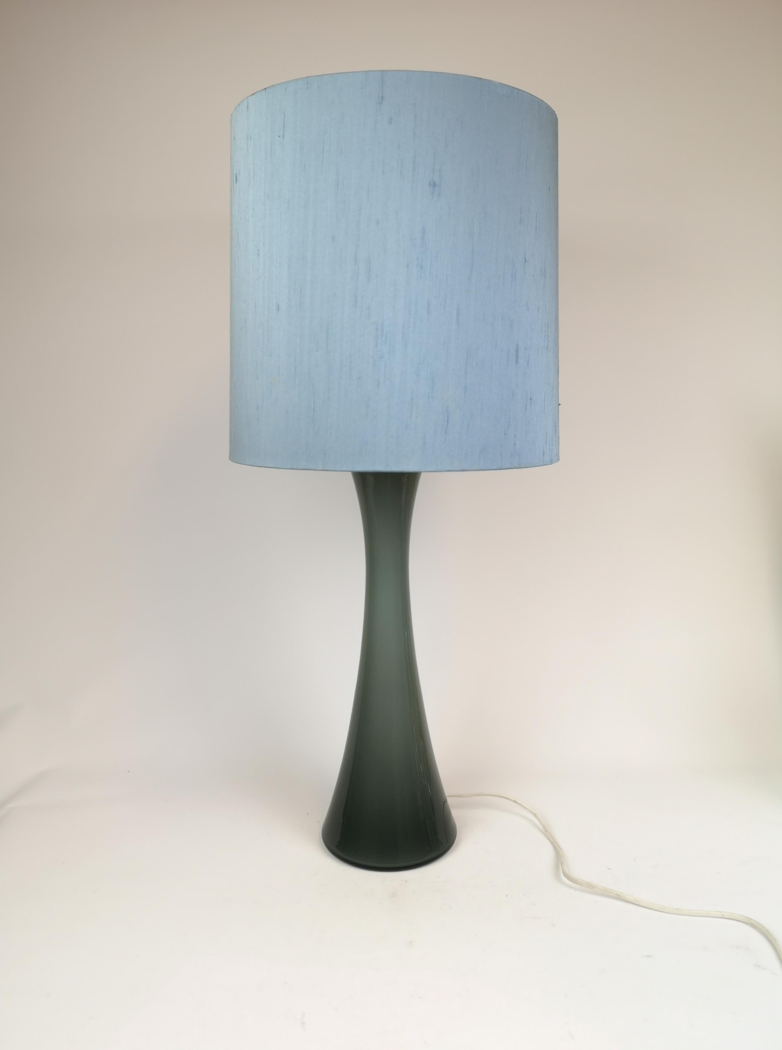 Wonderful diabolo shaped Swedish opaline blue /grey glass table lamp with teak fittings. Designed by Berndt Nordstedt for Bergboms. 

Good working vintage condition. 

Measures: H 40 / 60 cm, D 14 cm.