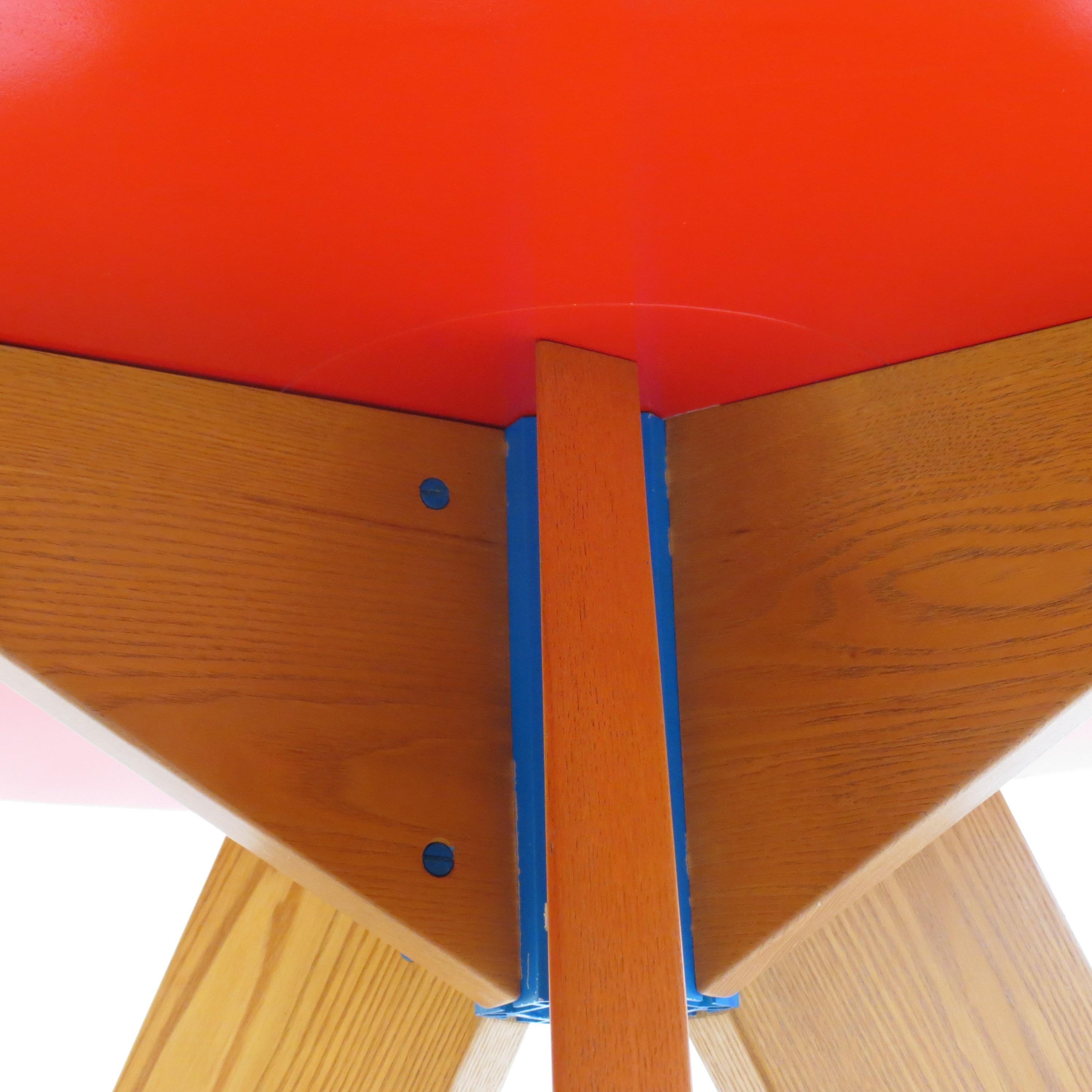 Hand-Crafted Midcentury Bespoke Circular Ash Dining Table by David Field 1980s with Red Blue