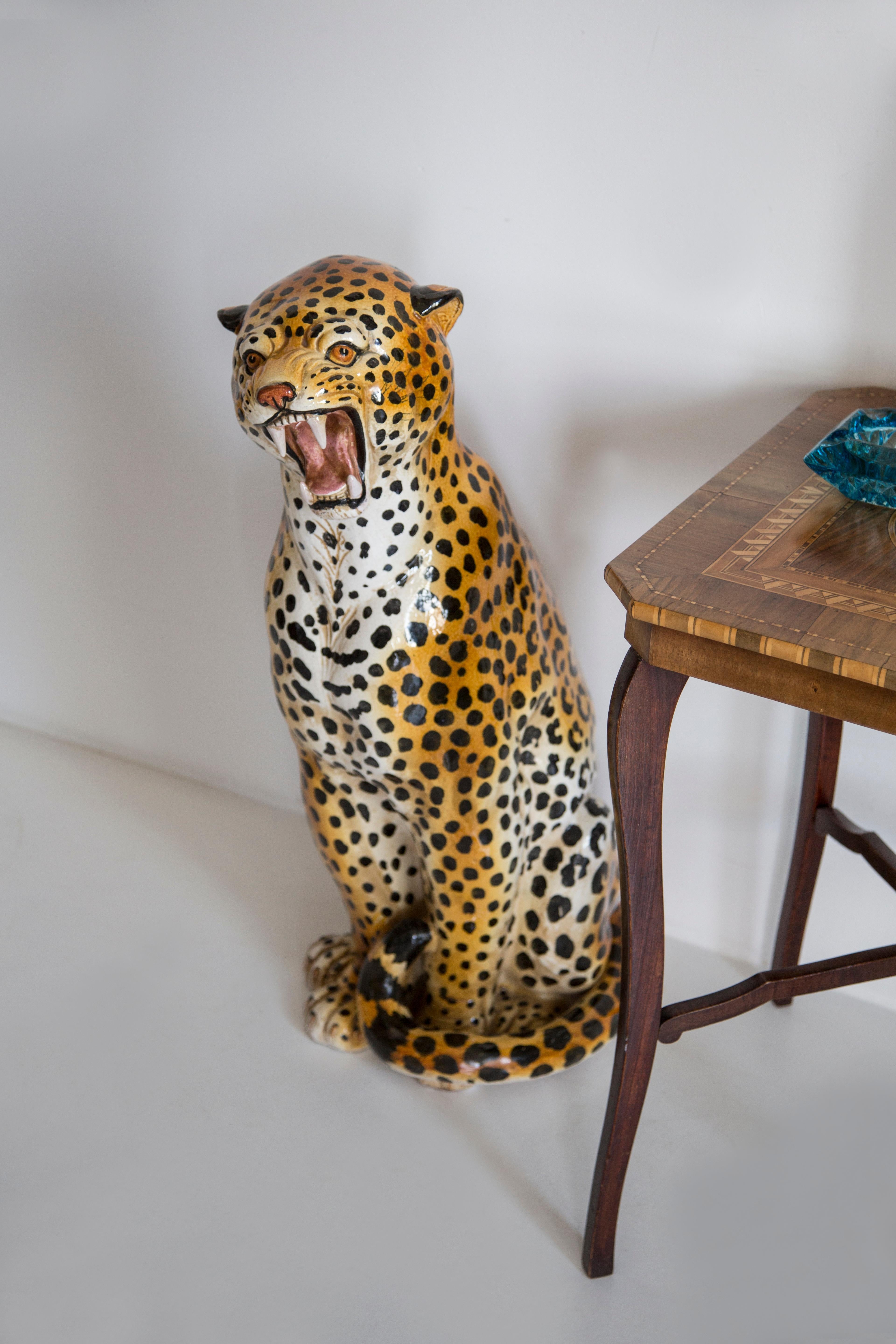 Mid-Century moderno Scultura in ceramica dipinta a mano in terracotta Big Cheetah, Italia, 1960 in vendita
