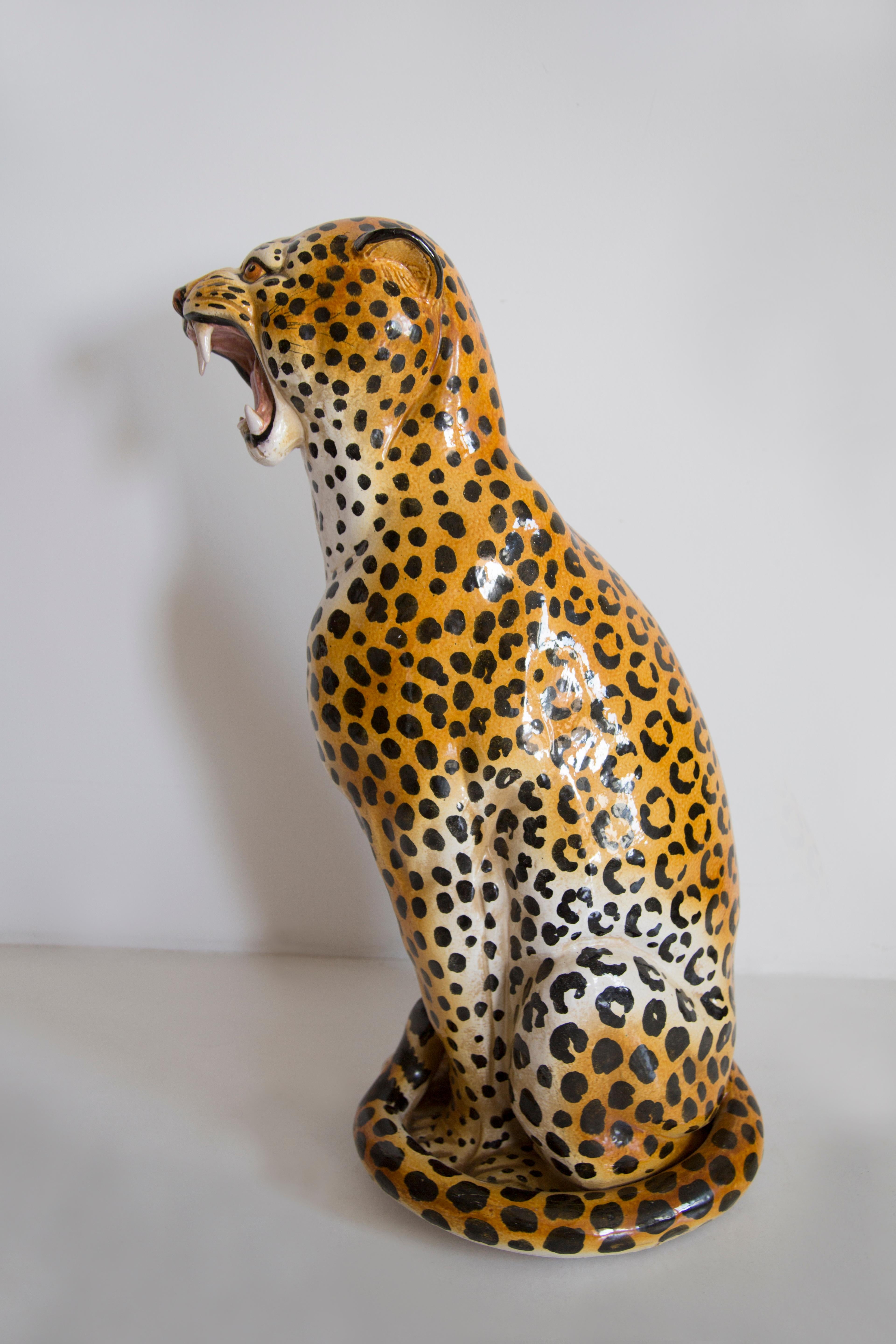 Dipinto a mano Scultura in ceramica dipinta a mano in terracotta Big Cheetah, Italia, 1960 in vendita