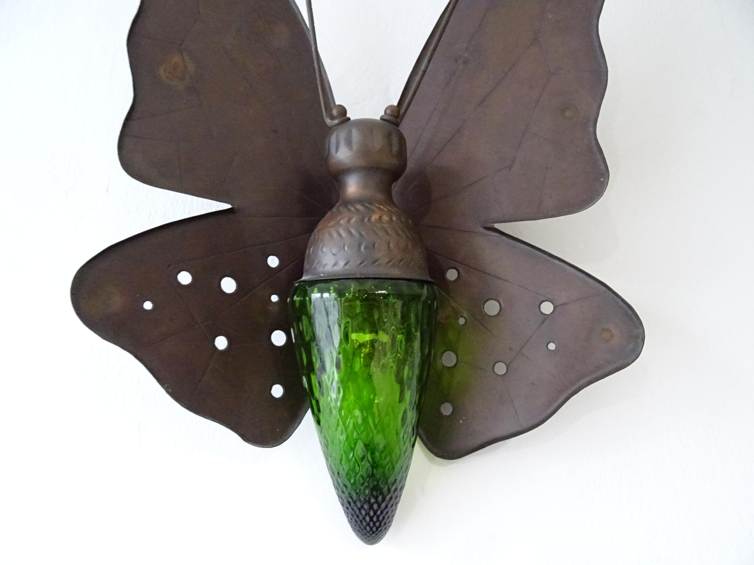 Mid-Century Big Italian Rare Butterfly Detailed Green Glass Body Sconce For Sale 5