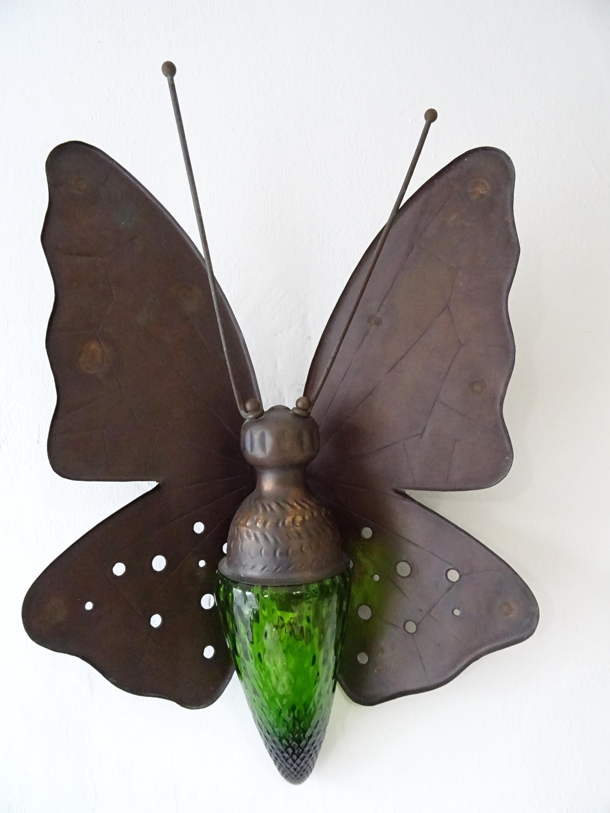 Mid-Century Big Italian Rare Butterfly Detailed Green Glass Body Sconce For Sale 6