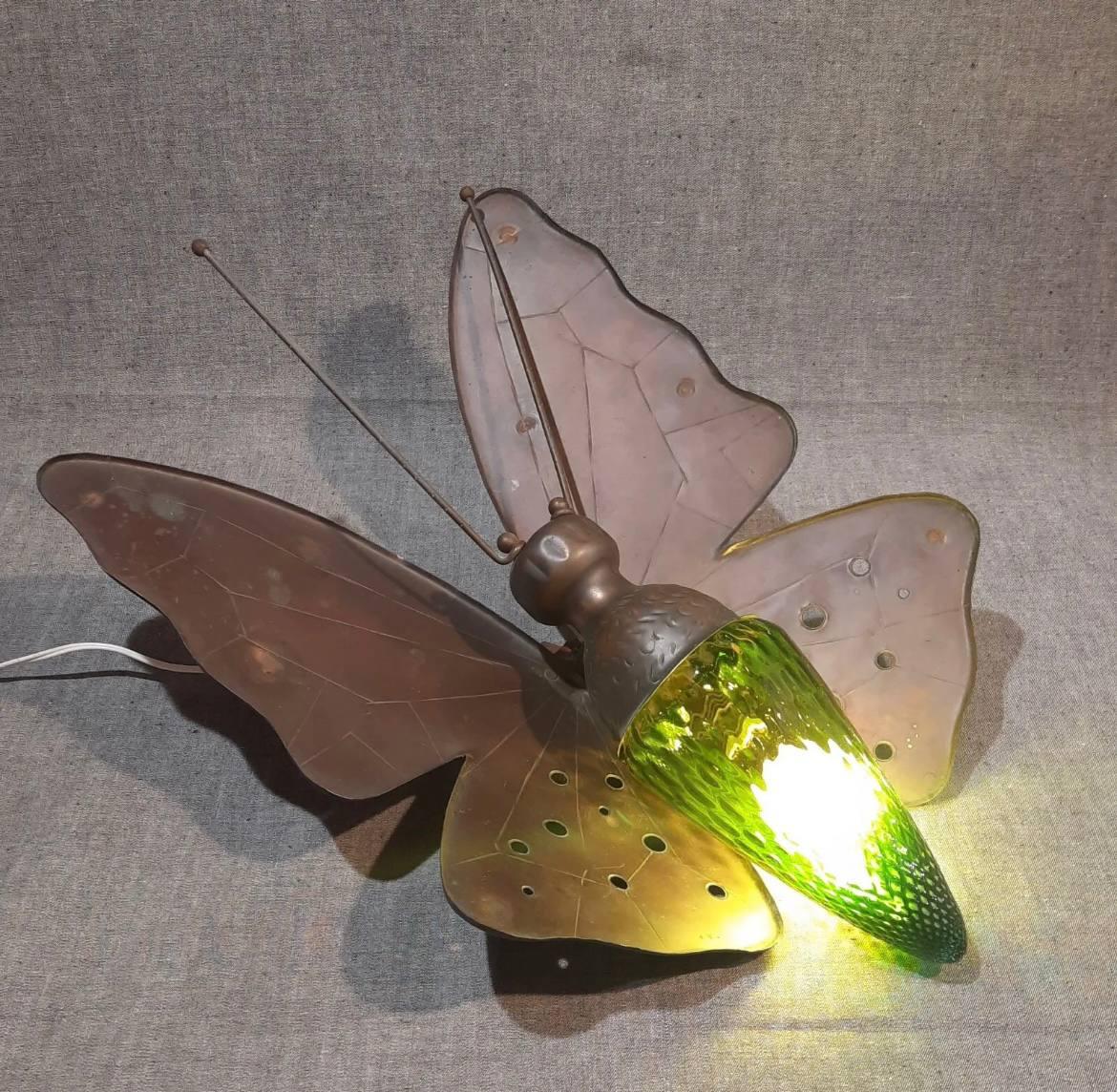 Mid-Century Big Italian Rare Butterfly Detailed Green Glass Body Sconce For Sale 8