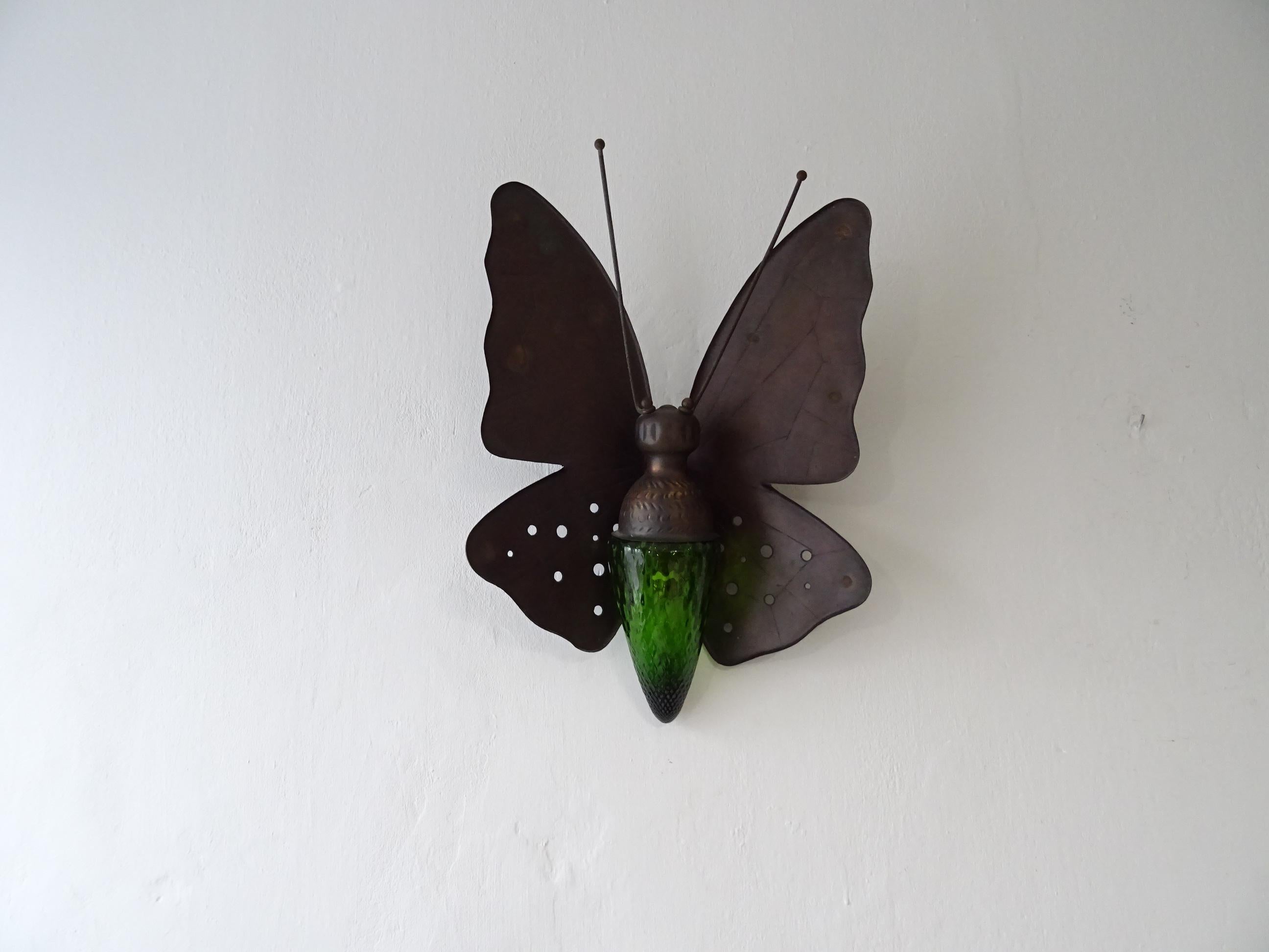 Mid-Century Big Italian Rare Butterfly Detailed Green Glass Body Sconce For Sale 2
