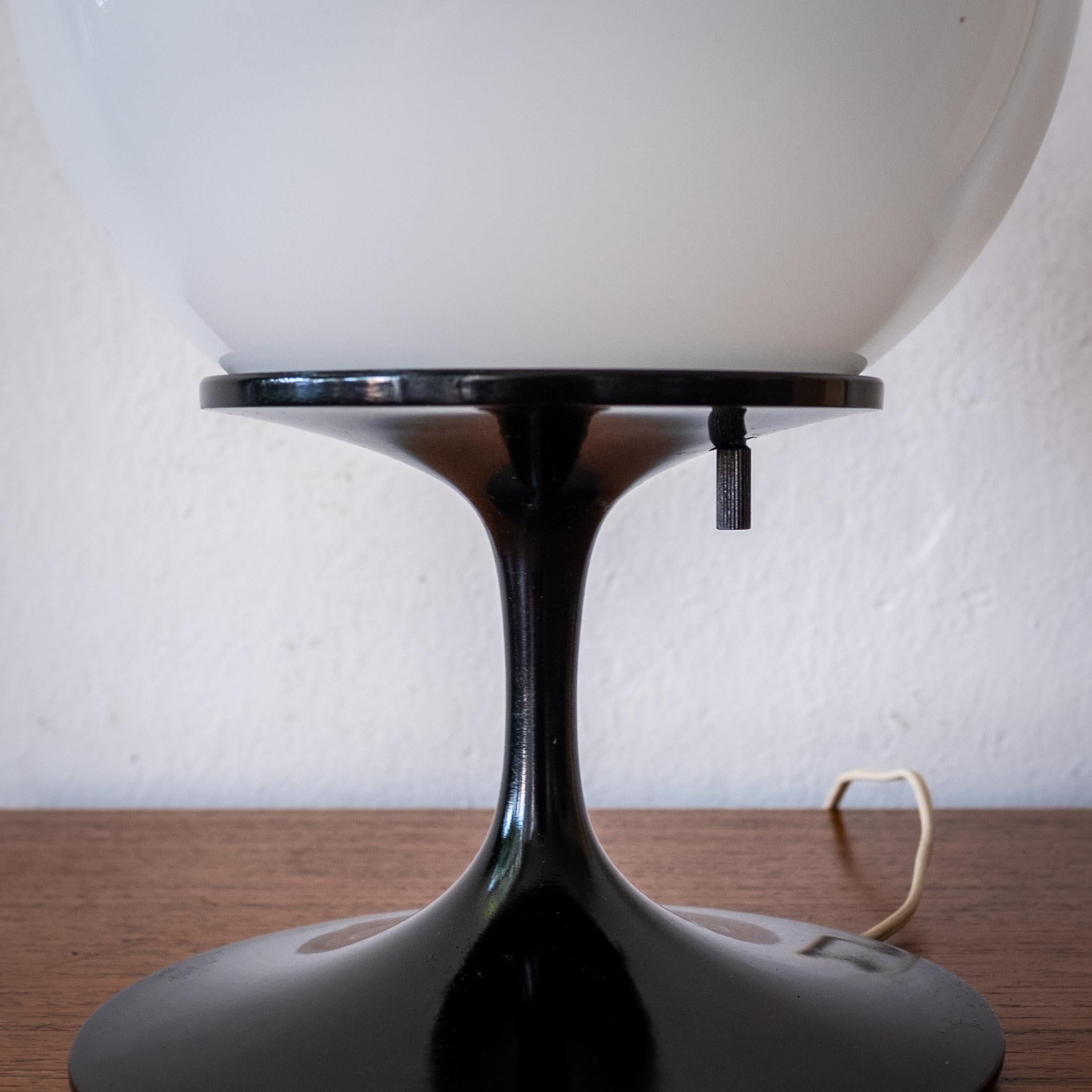 Midcentury Bill Curry Design Line Table Lamp, 1960s In Good Condition In San Diego, CA