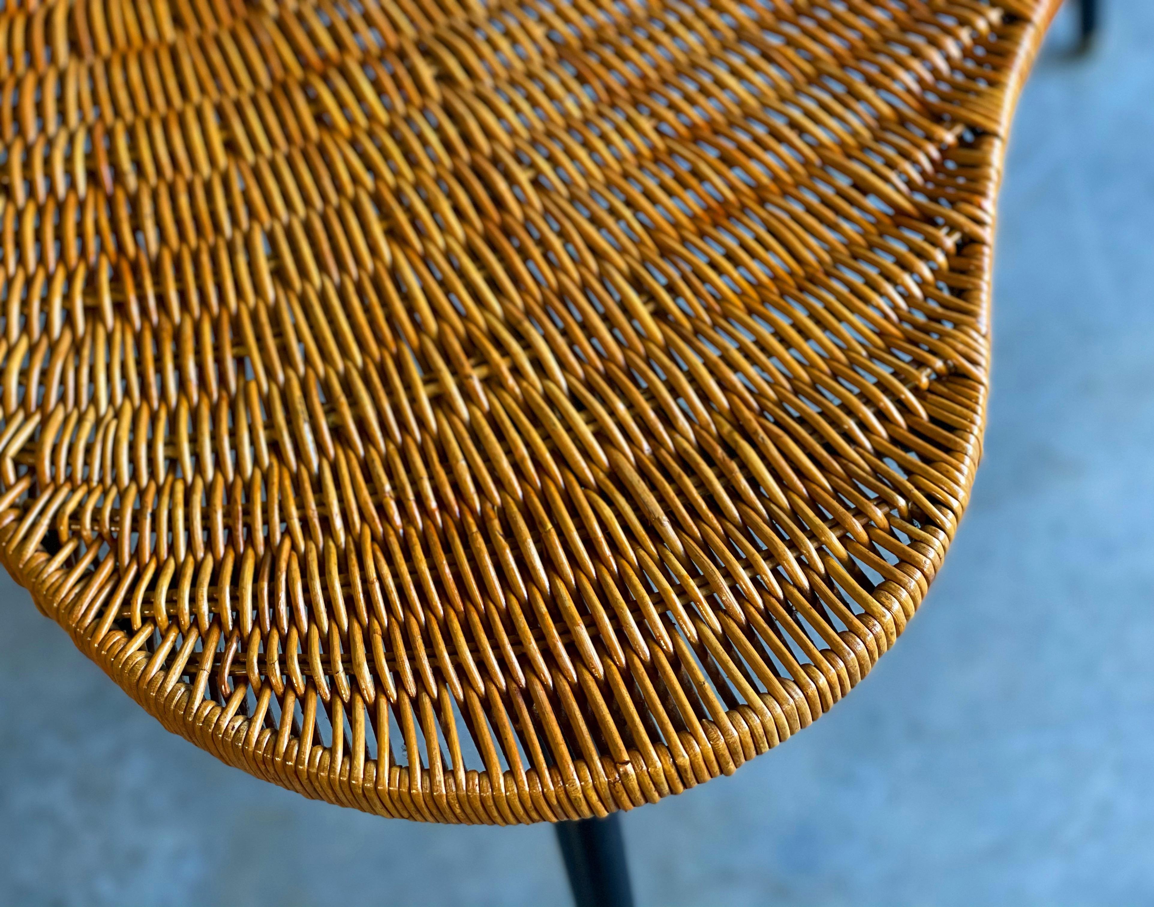 Mid-20th Century Midcentury Biomorphic Cocktail Table in Wicker and Iron, France, circa 1950's