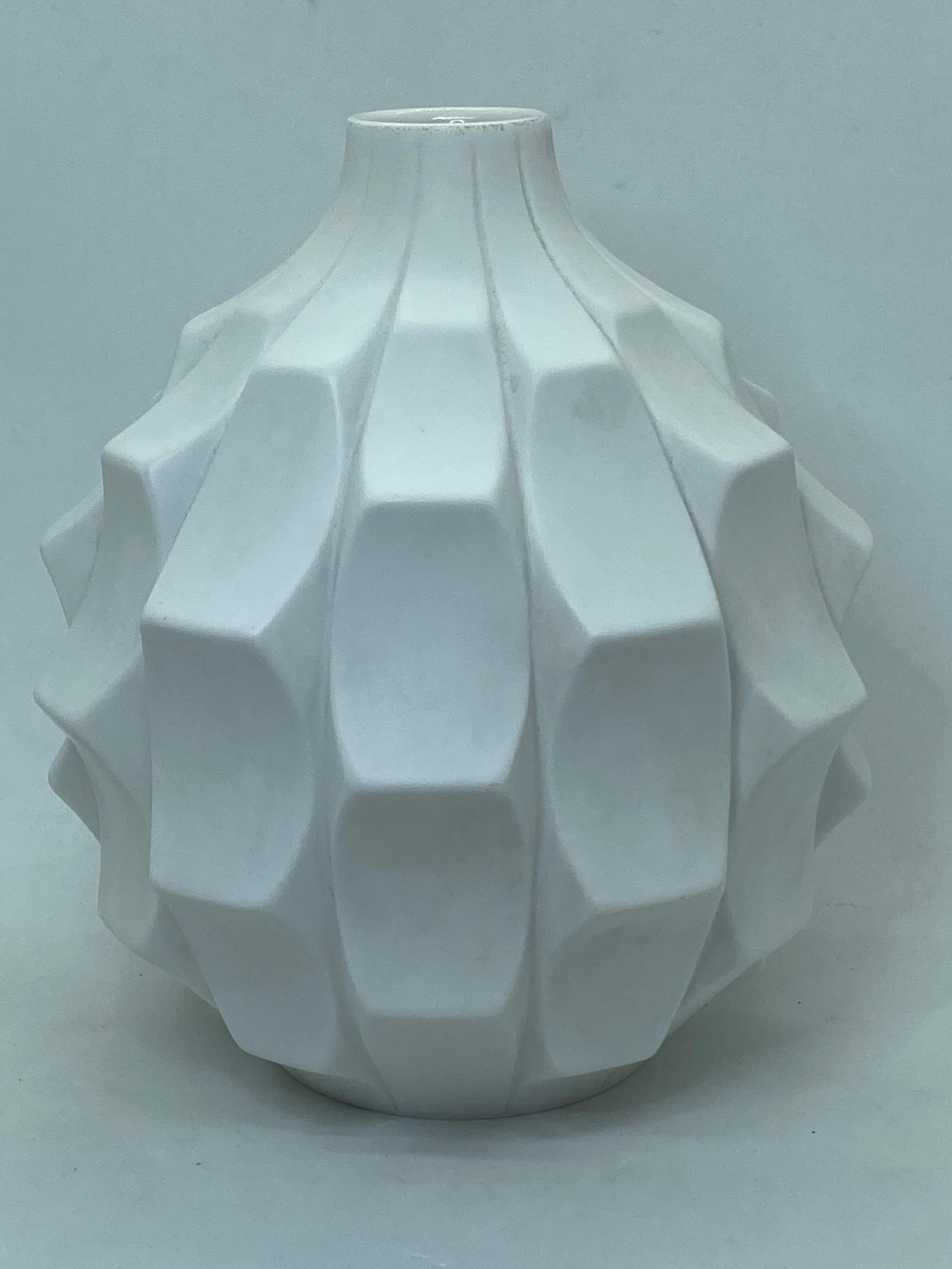 Midcentury Bisque Artichoke Vase by Heinrich Fuchs for Hutschenreuther, 1960s In Good Condition In Nuernberg, DE