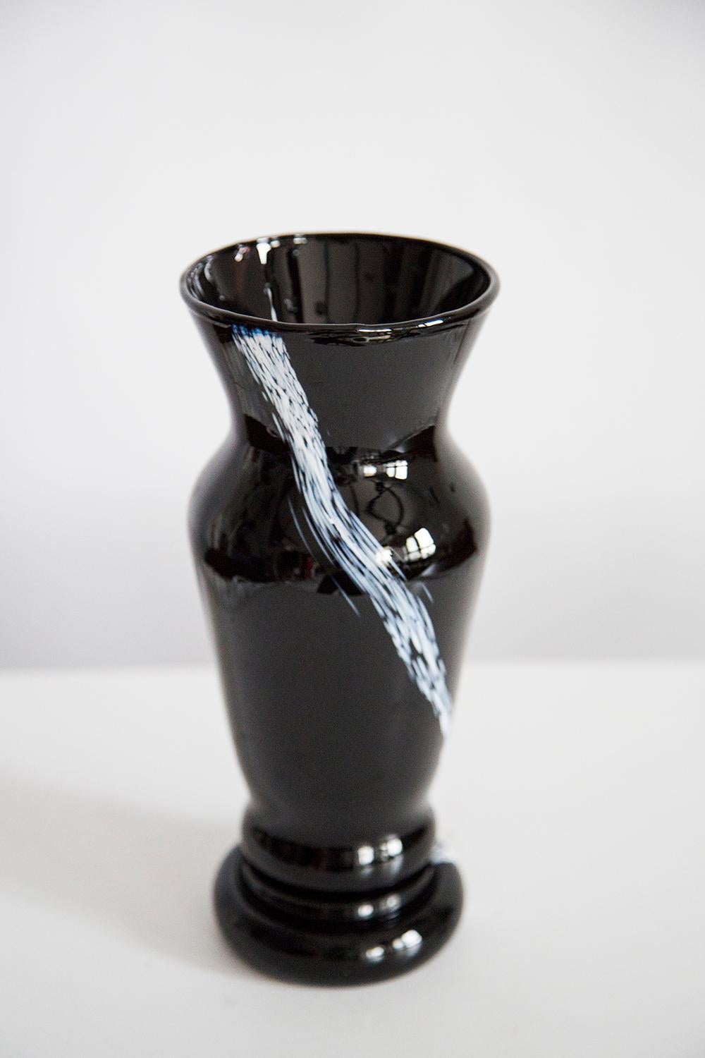 Midcentury Black and White Murano Vase, Europe, 1960s In Excellent Condition For Sale In 05-080 Hornowek, PL