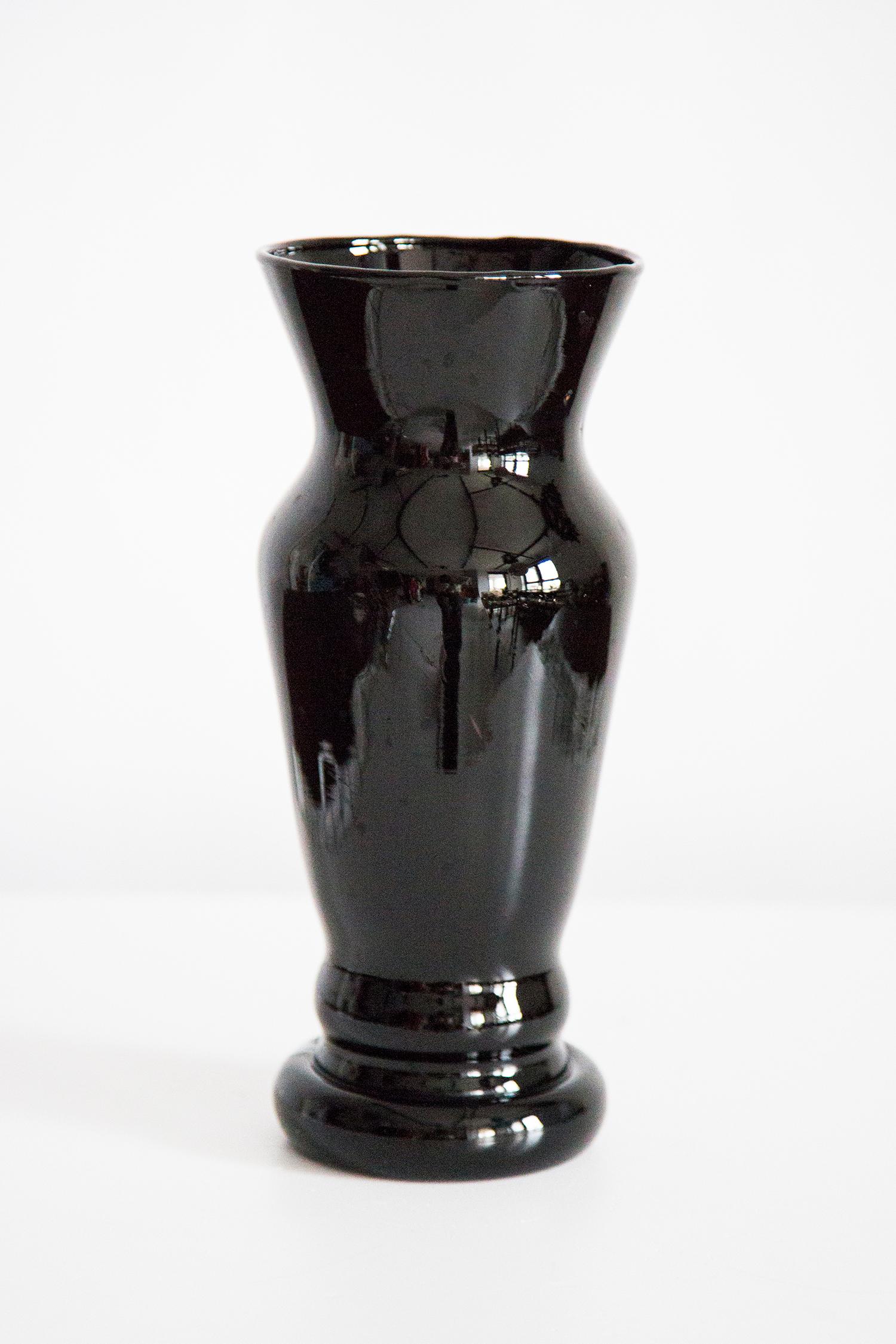 Schwarze und weiße Murano-Vase aus der Jahrhundertmitte, Europa, 1960er Jahre (20. Jahrhundert) im Angebot