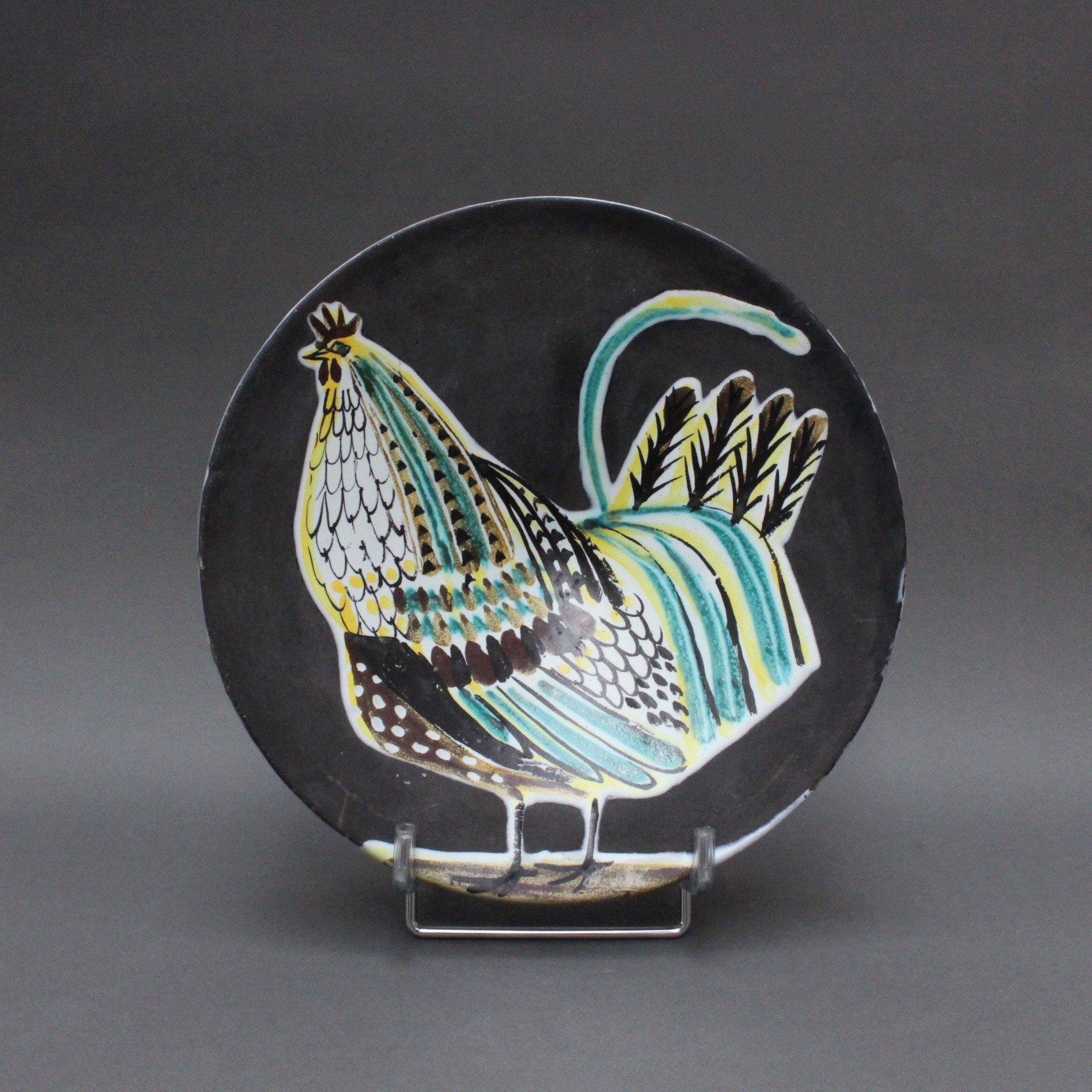 An absolutely stunningly beautiful rare decorative ceramic plate with French Coq (1950s) by ceramicist Roger Capron (1922-2006). Capron founded the Craft-based workshop in Vallauris, France, l'Atelier Callis, where his creations contributed to a