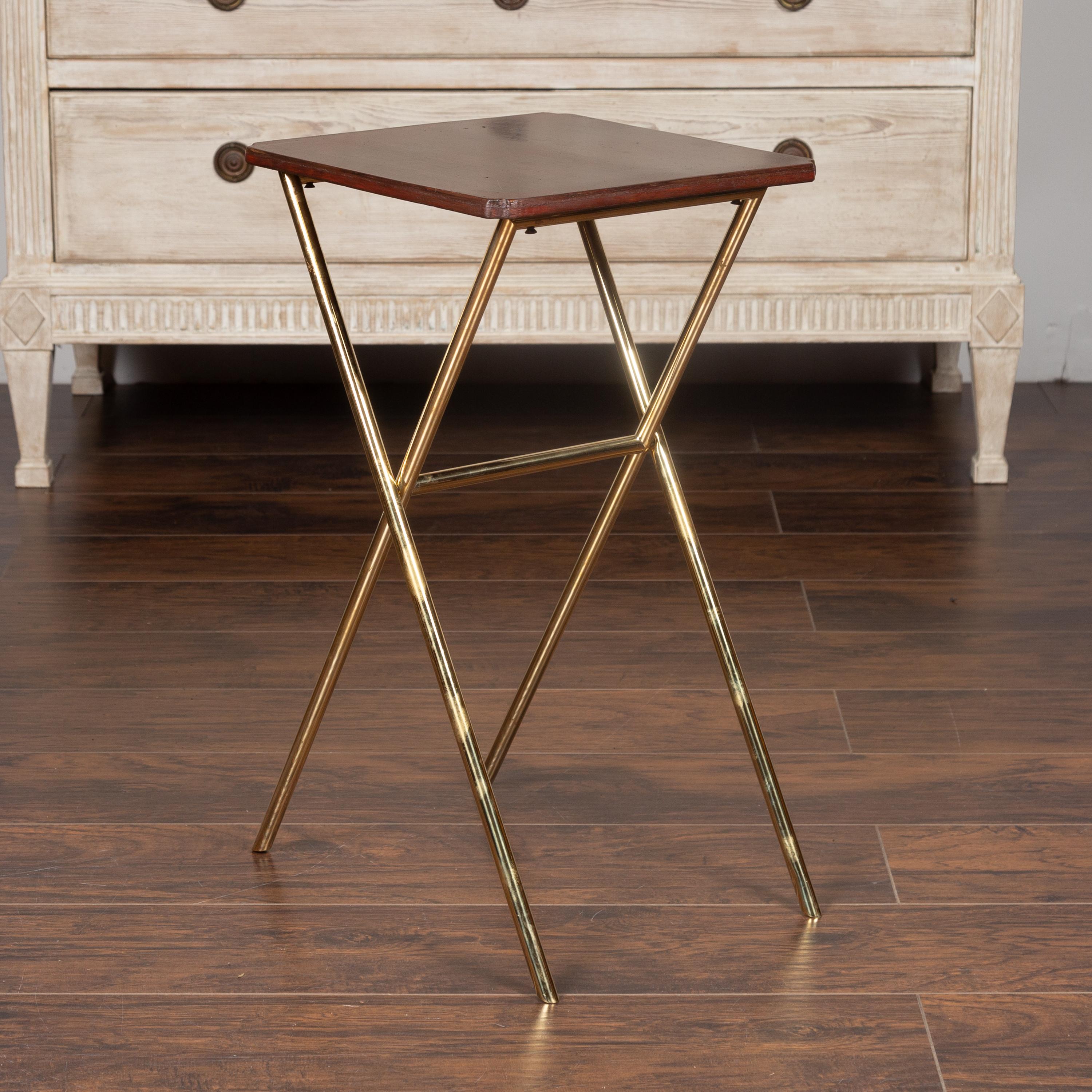 A vintage English chinoiserie lacquered side table from the mid-20th century, with brass base. Born in England during the midcentury period, this elegant side table features a lacquered top adorned with a lovely chinoiserie décor, resting on a