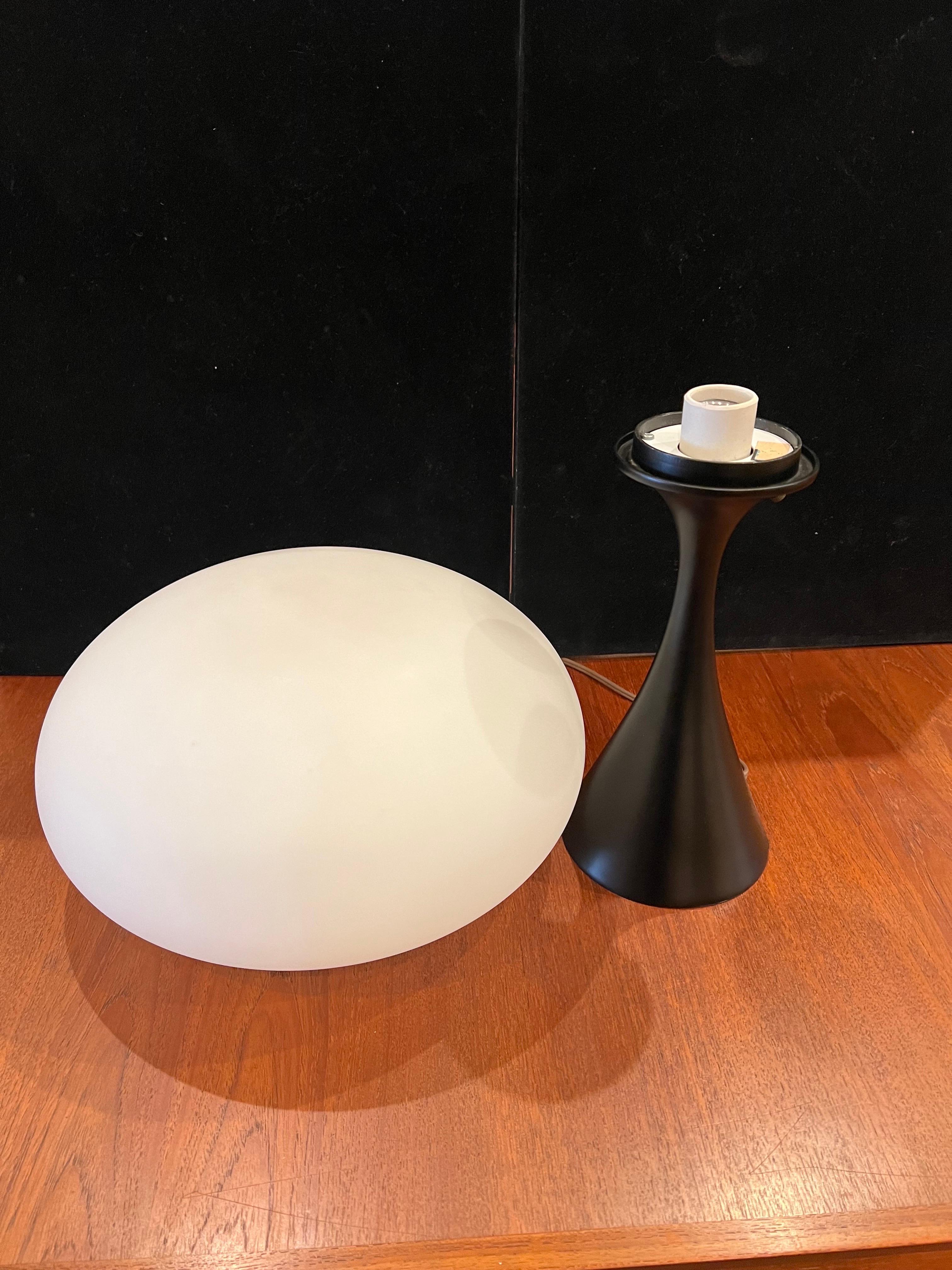 Midcentury Black Enameled Base with Glass Shade Mushroom Lamp by Laurel In Excellent Condition In San Diego, CA