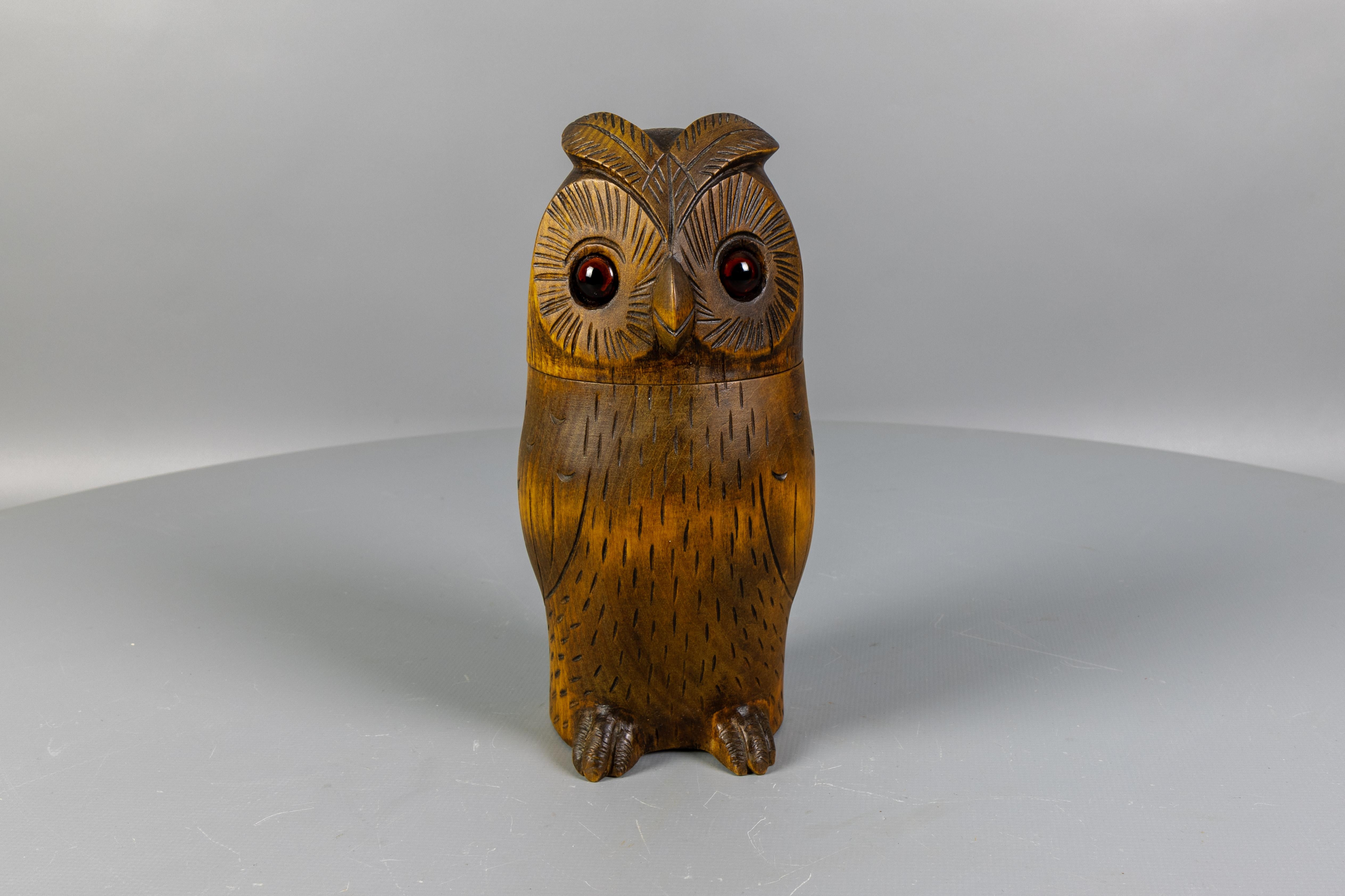 Midcentury Black Forest Style Carved Linden Wood Owl Box, Germany, 1950s For Sale 5