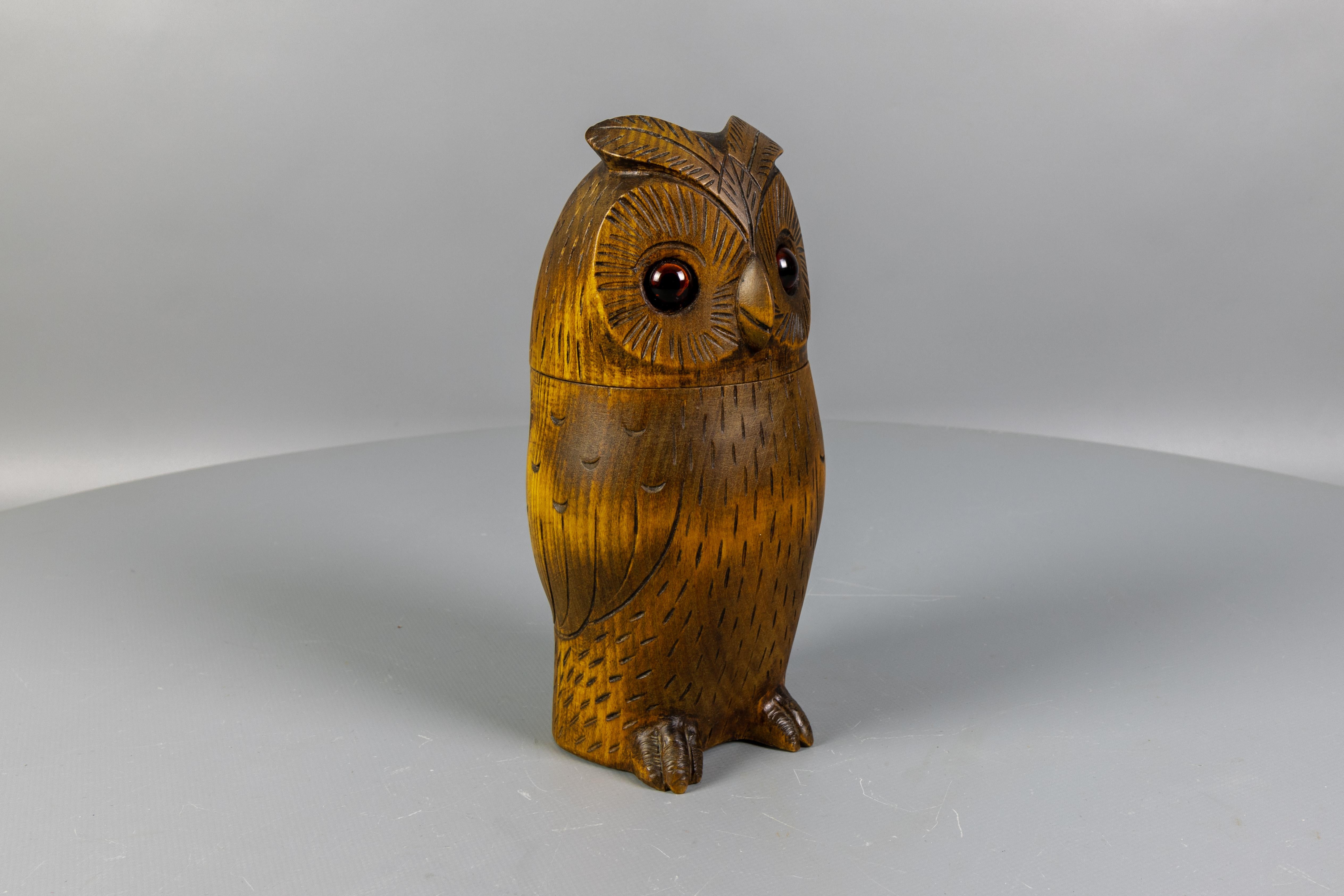 Midcentury Black Forest Style Carved Linden Wood Owl Box, Germany, 1950s For Sale 7