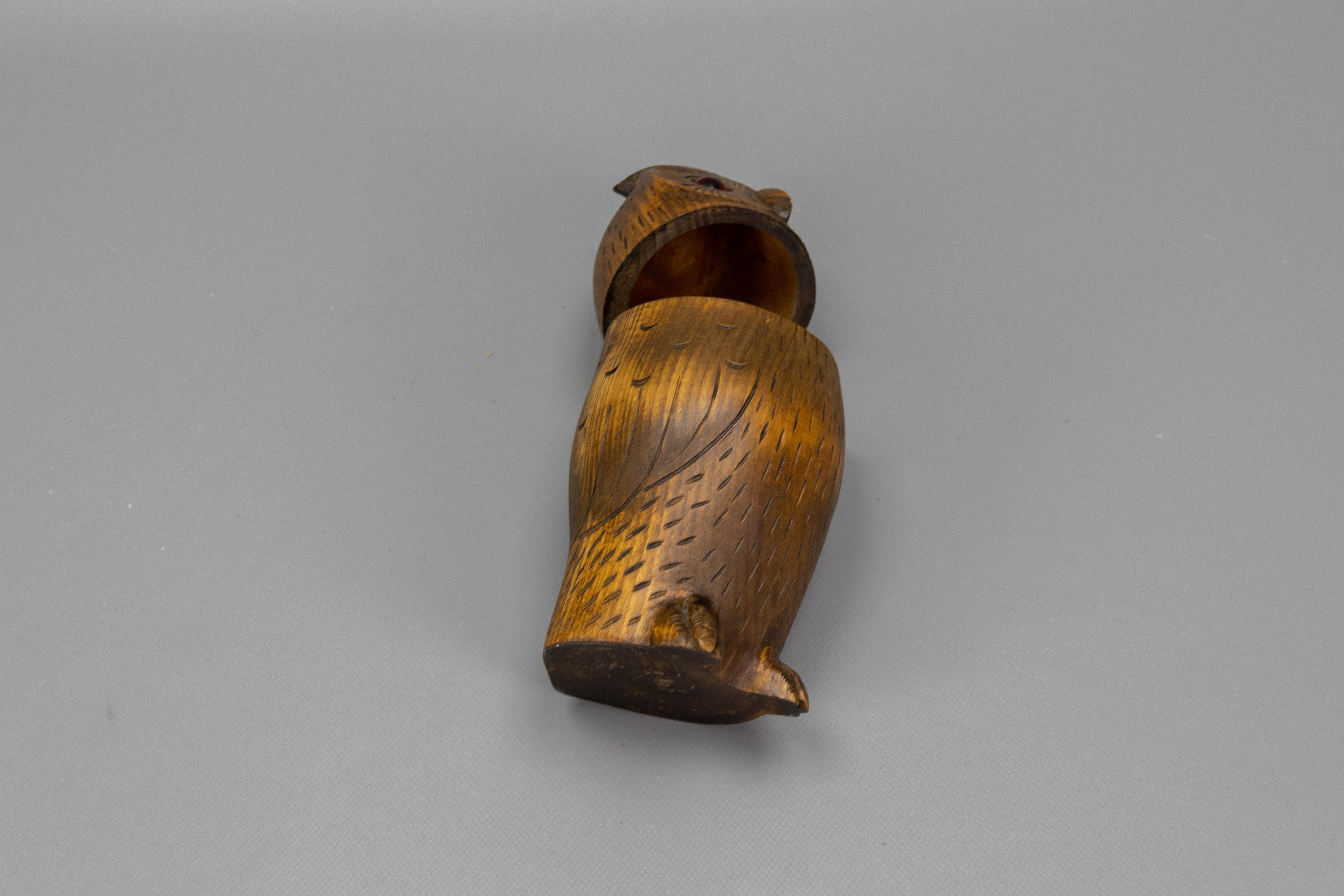 Midcentury Black Forest Style Carved Linden Wood Owl Box, Germany, 1950s For Sale 8