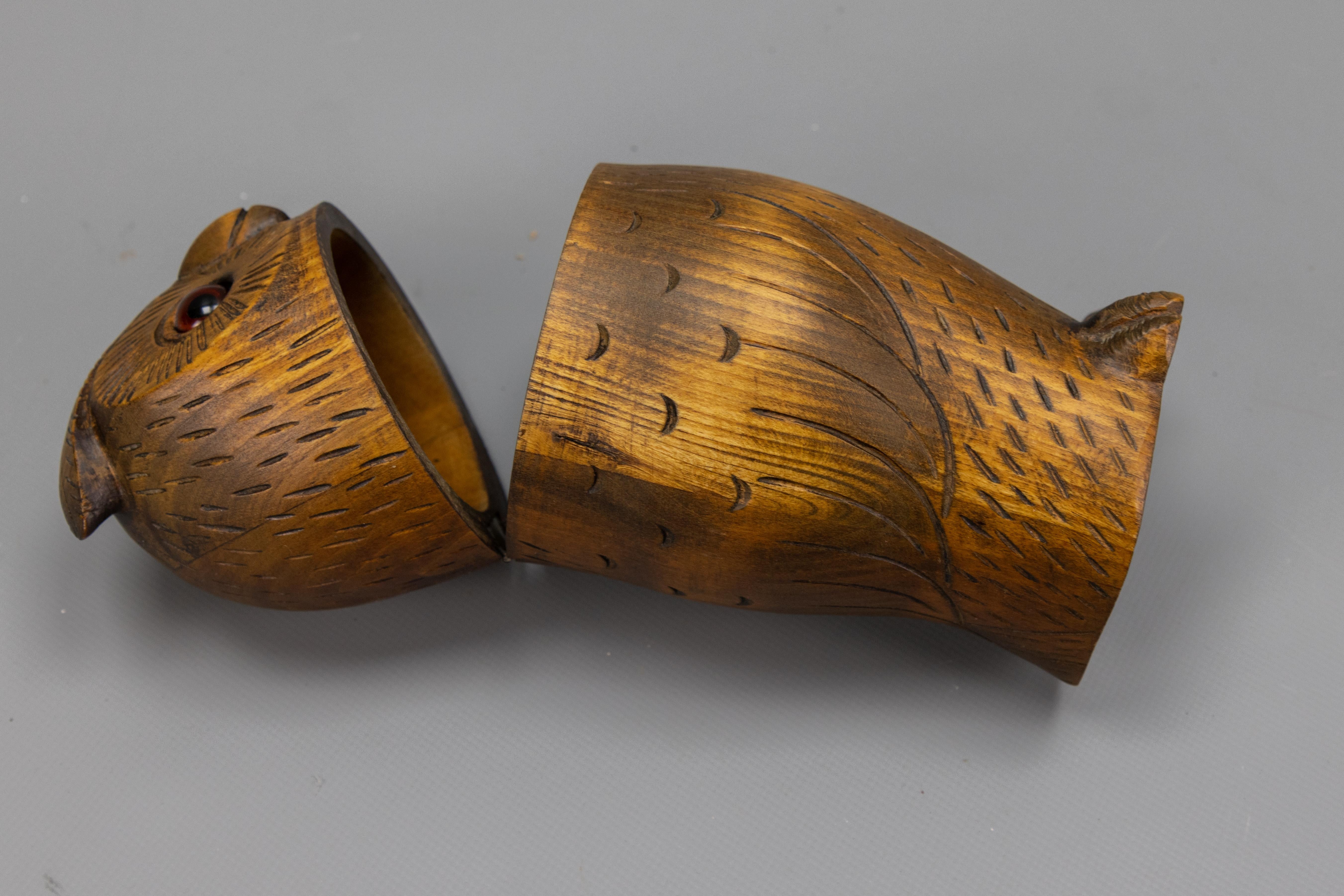 Midcentury Black Forest Style Carved Linden Wood Owl Box, Germany, 1950s For Sale 9