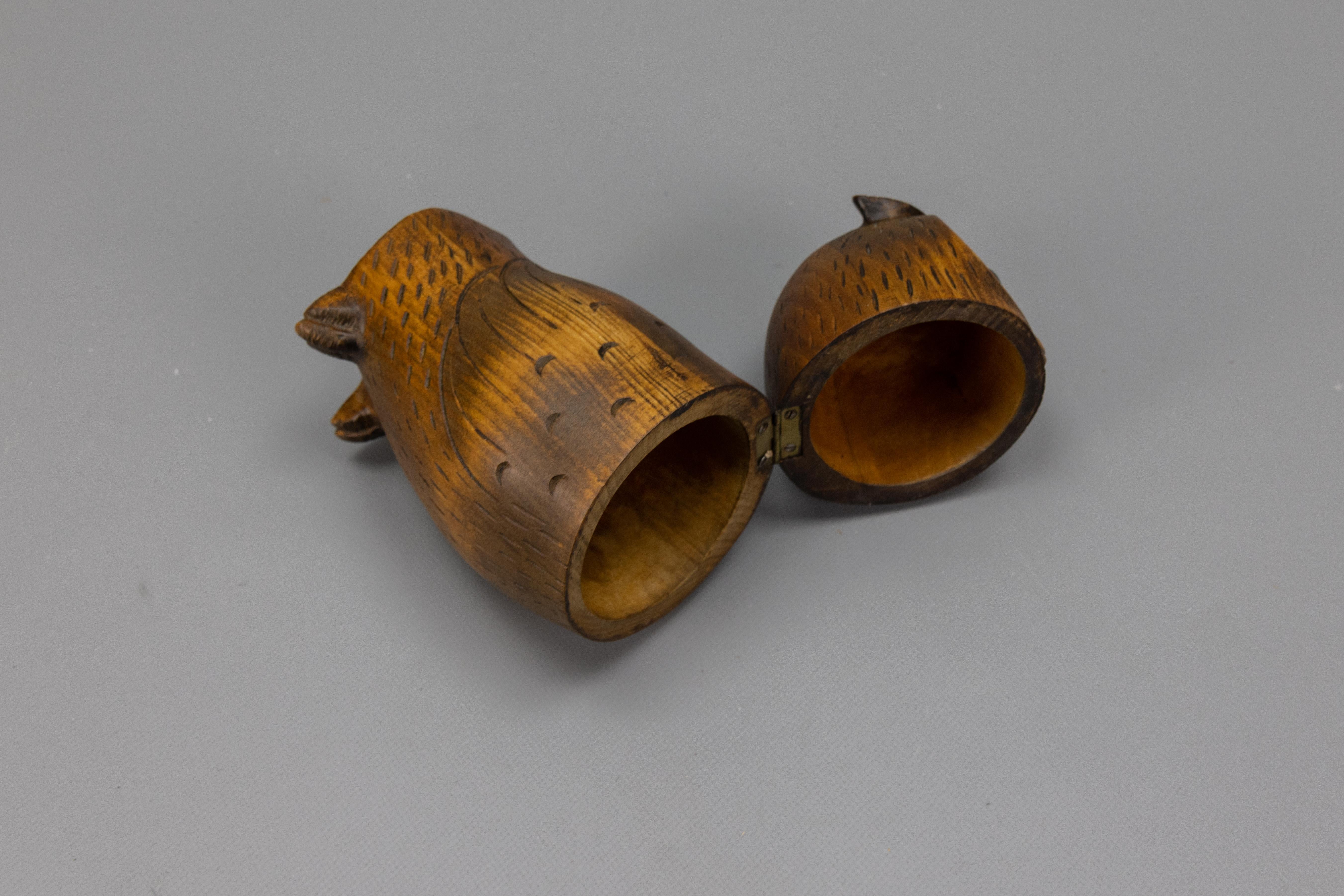 Midcentury Black Forest Style Carved Linden Wood Owl Box, Germany, 1950s For Sale 10
