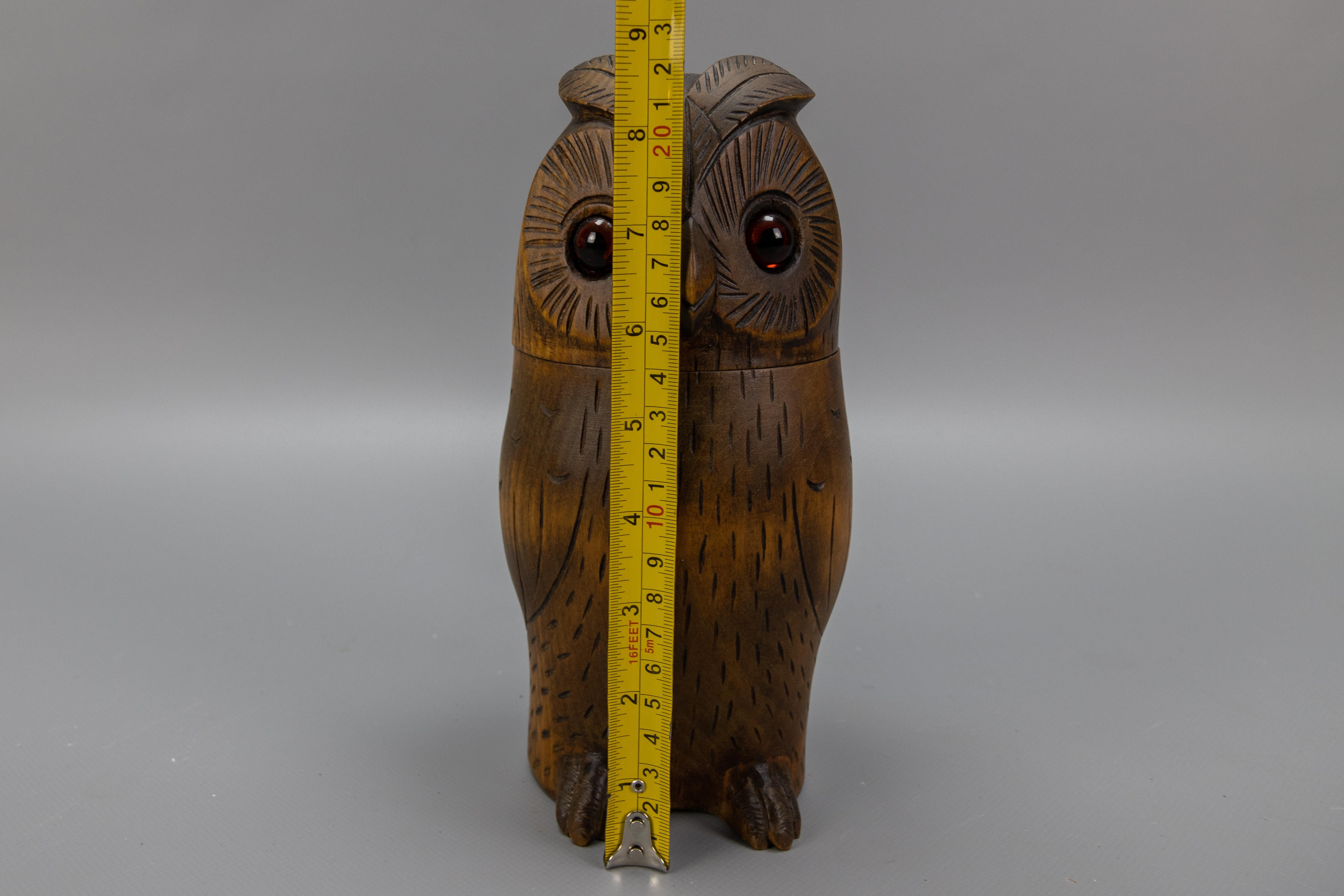 Midcentury Black Forest Style Carved Linden Wood Owl Box, Germany, 1950s For Sale 12