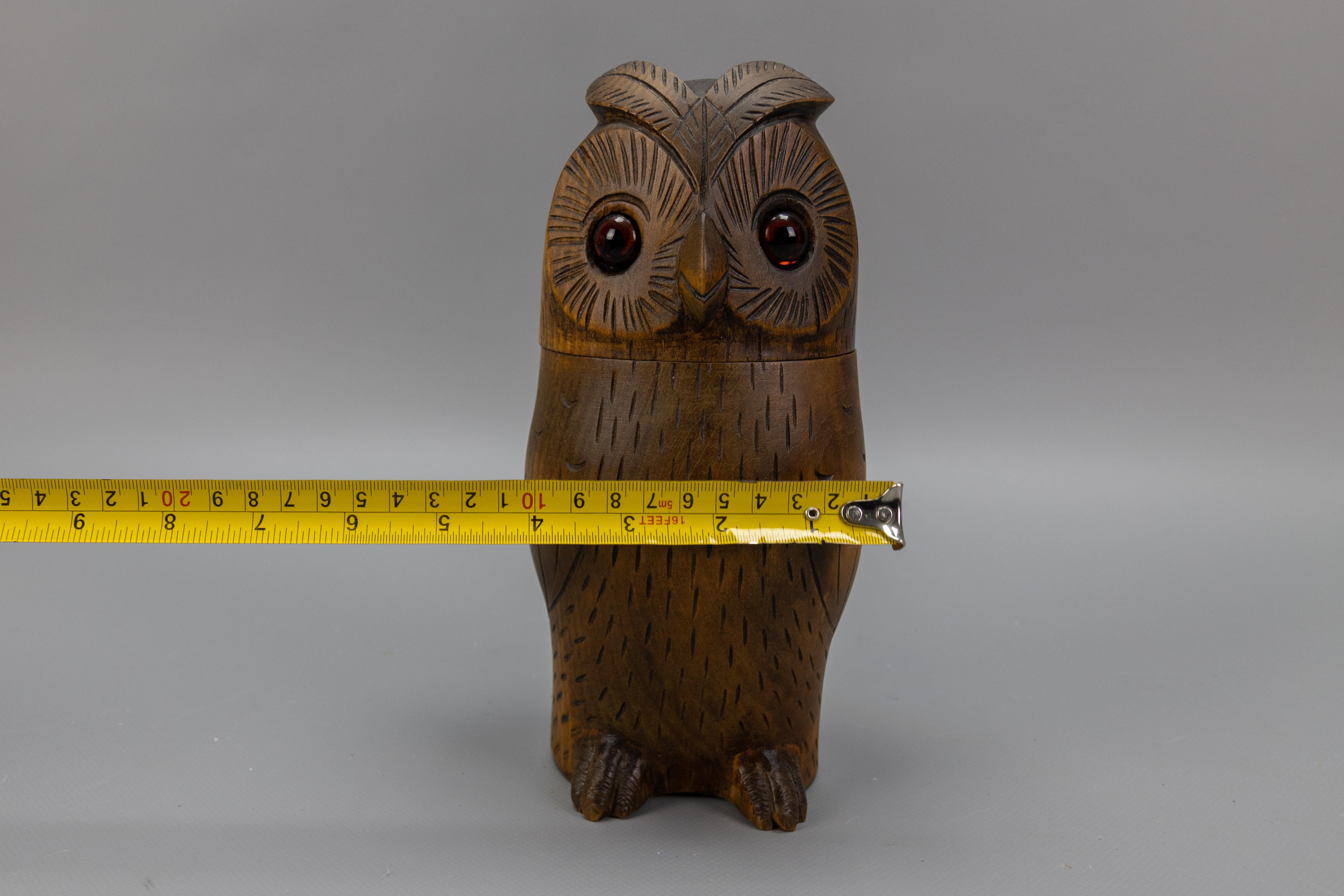 Midcentury Black Forest Style Carved Linden Wood Owl Box, Germany, 1950s For Sale 13
