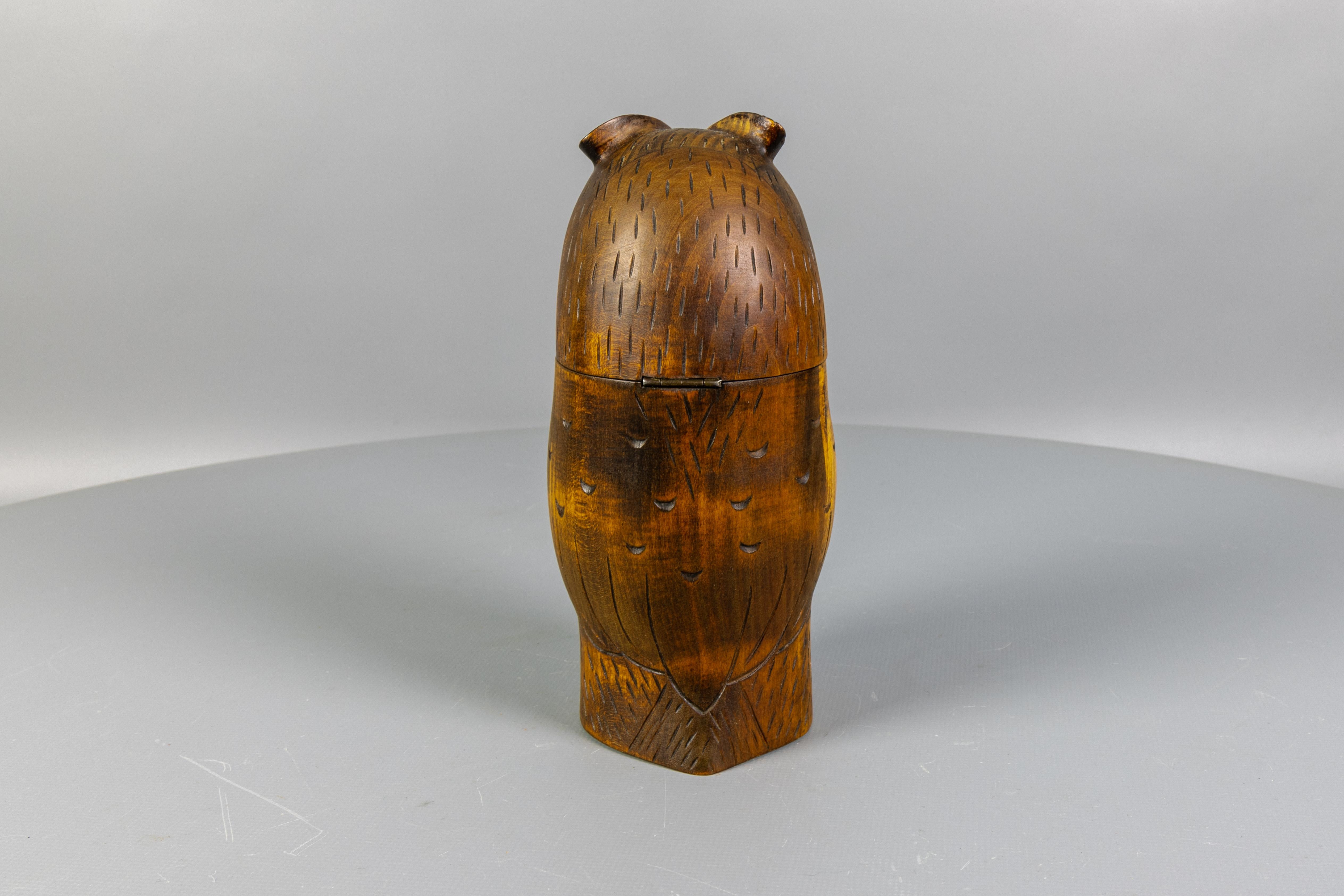 Midcentury Black Forest Style Carved Linden Wood Owl Box, Germany, 1950s For Sale 2
