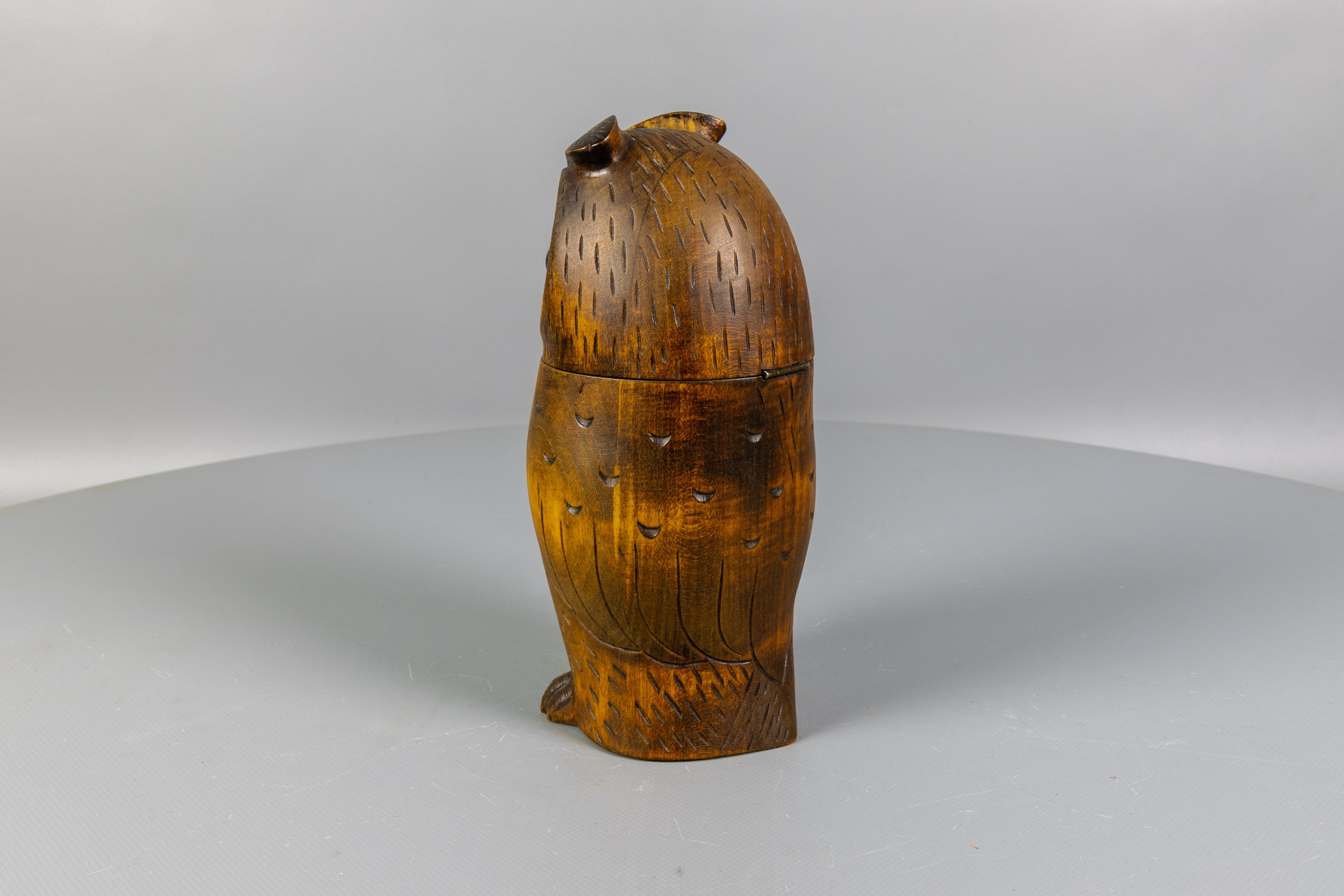 Midcentury Black Forest Style Carved Linden Wood Owl Box, Germany, 1950s For Sale 3