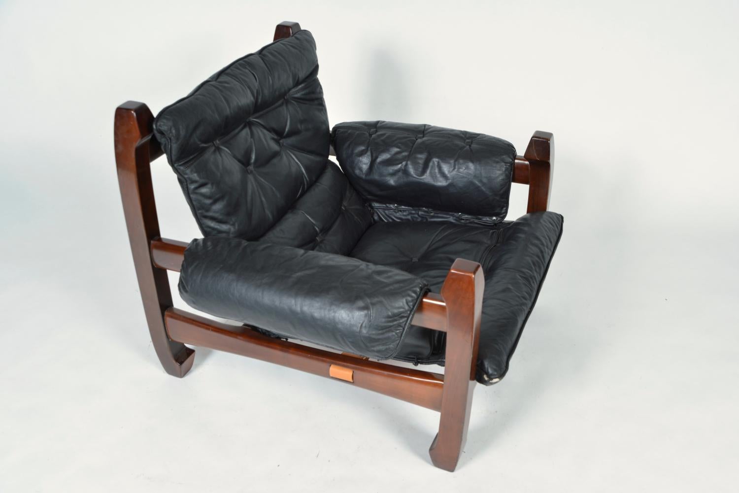 Midcentury Black Leather Samurai Arm Lounge Chair Di Luciano Frigerio Italia 1971 in vendita 4