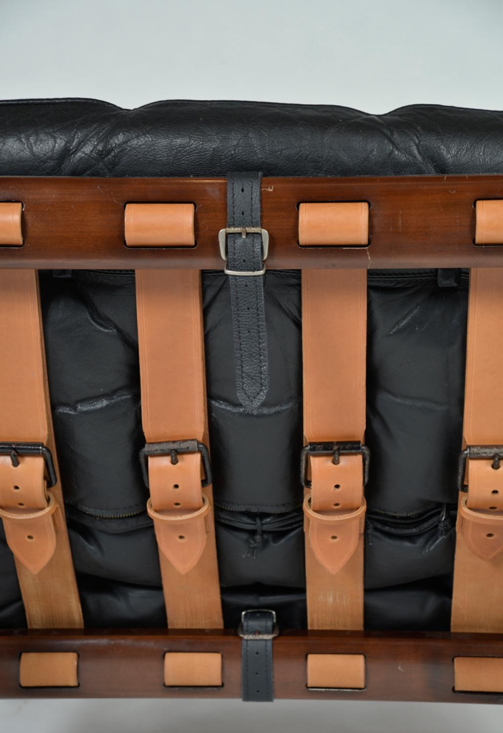 Midcentury Black Leather Samurai Arm Lounge Chair Di Luciano Frigerio Italia 1971 in vendita 6