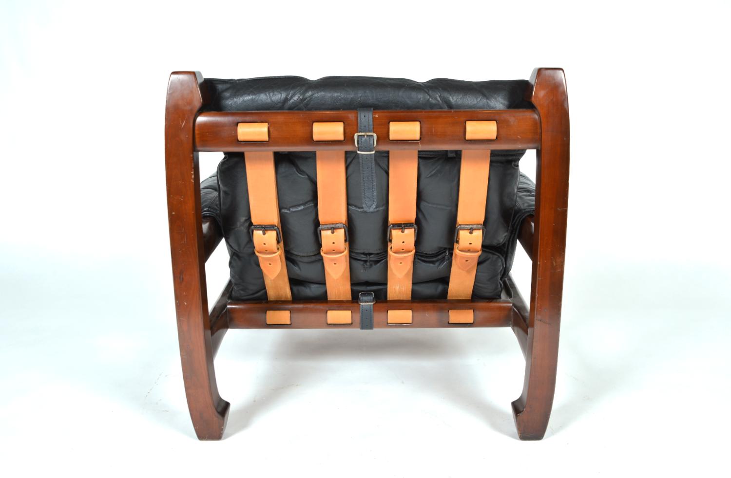 Midcentury Black Leather Samurai Arm Lounge Chair Di Luciano Frigerio Italia 1971 In condizioni buone in vendita a Sherborne, Dorset