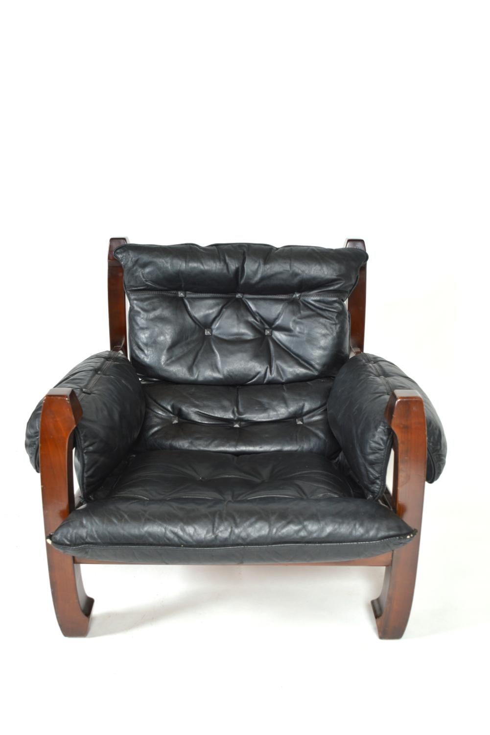 XX secolo Midcentury Black Leather Samurai Arm Lounge Chair Di Luciano Frigerio Italia 1971 in vendita