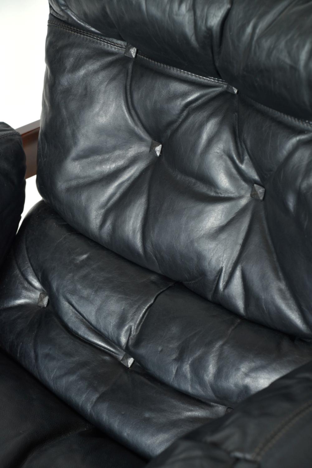 Pelle Midcentury Black Leather Samurai Arm Lounge Chair Di Luciano Frigerio Italia 1971 in vendita