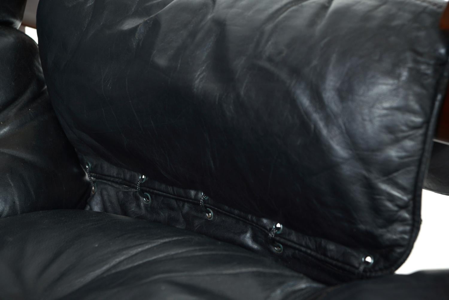 Midcentury Black Leather Samurai Arm Lounge Chair Di Luciano Frigerio Italia 1971 in vendita 2