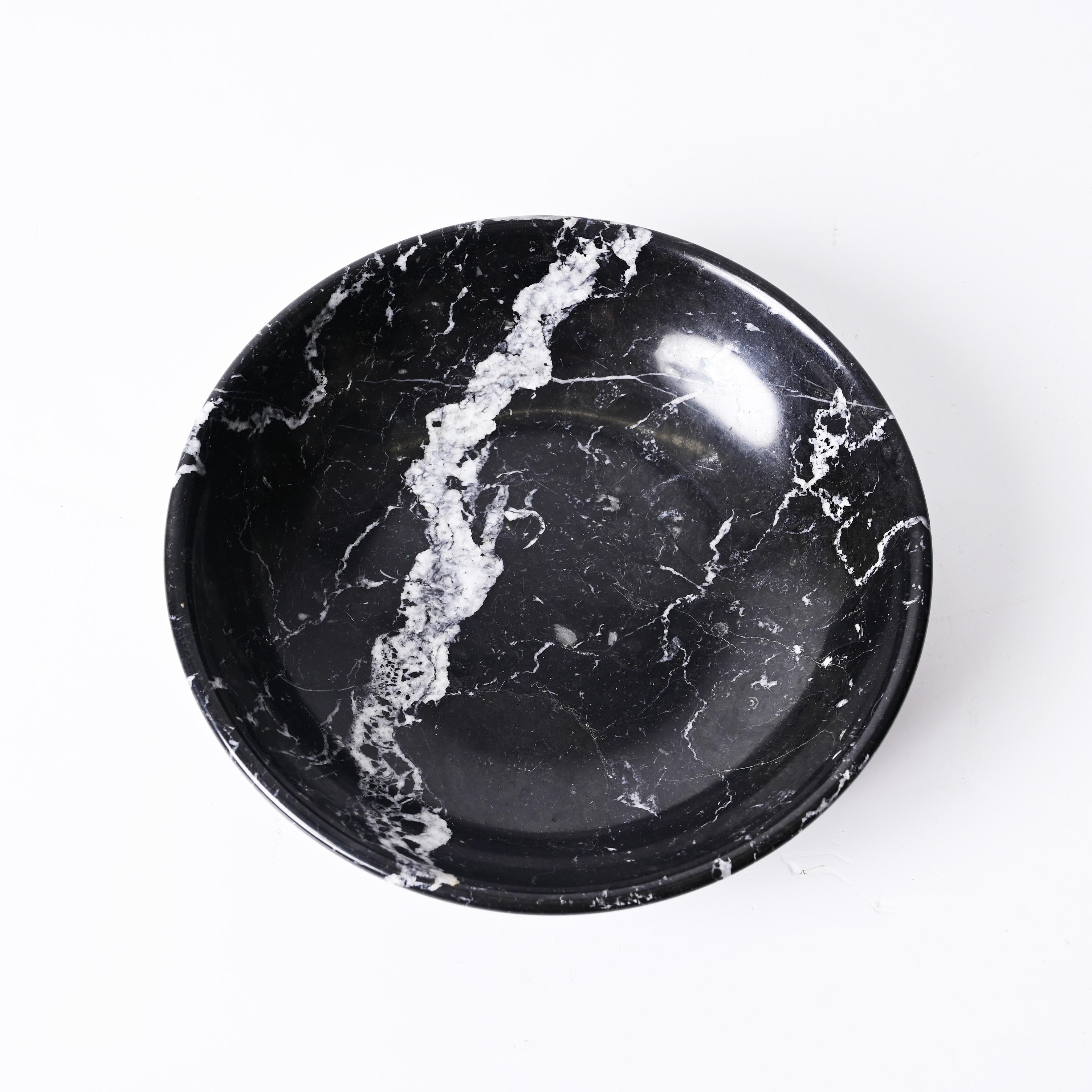 Midcentury Black Marble with White Grains Round Italian Decorative Bowl, 1950s For Sale 4