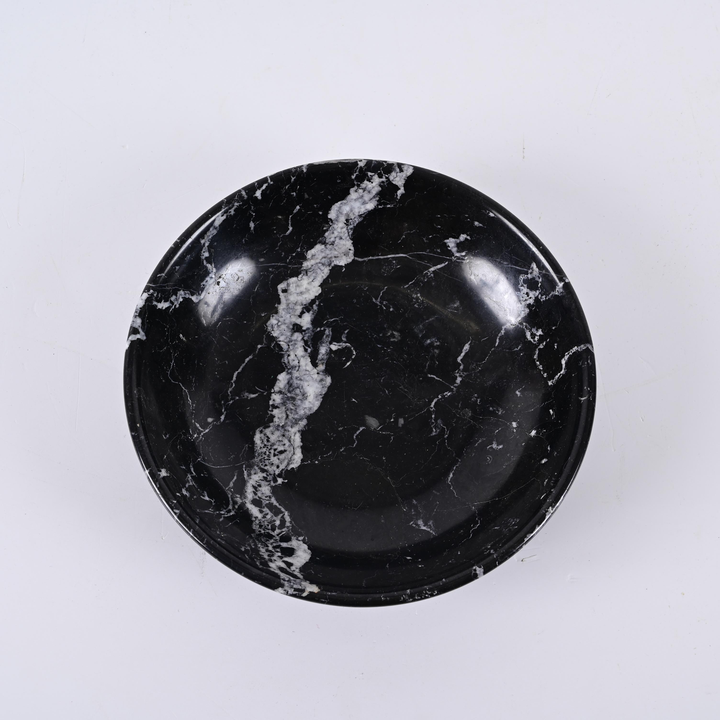 Midcentury Black Marble with White Grains Round Italian Decorative Bowl, 1950s For Sale 1