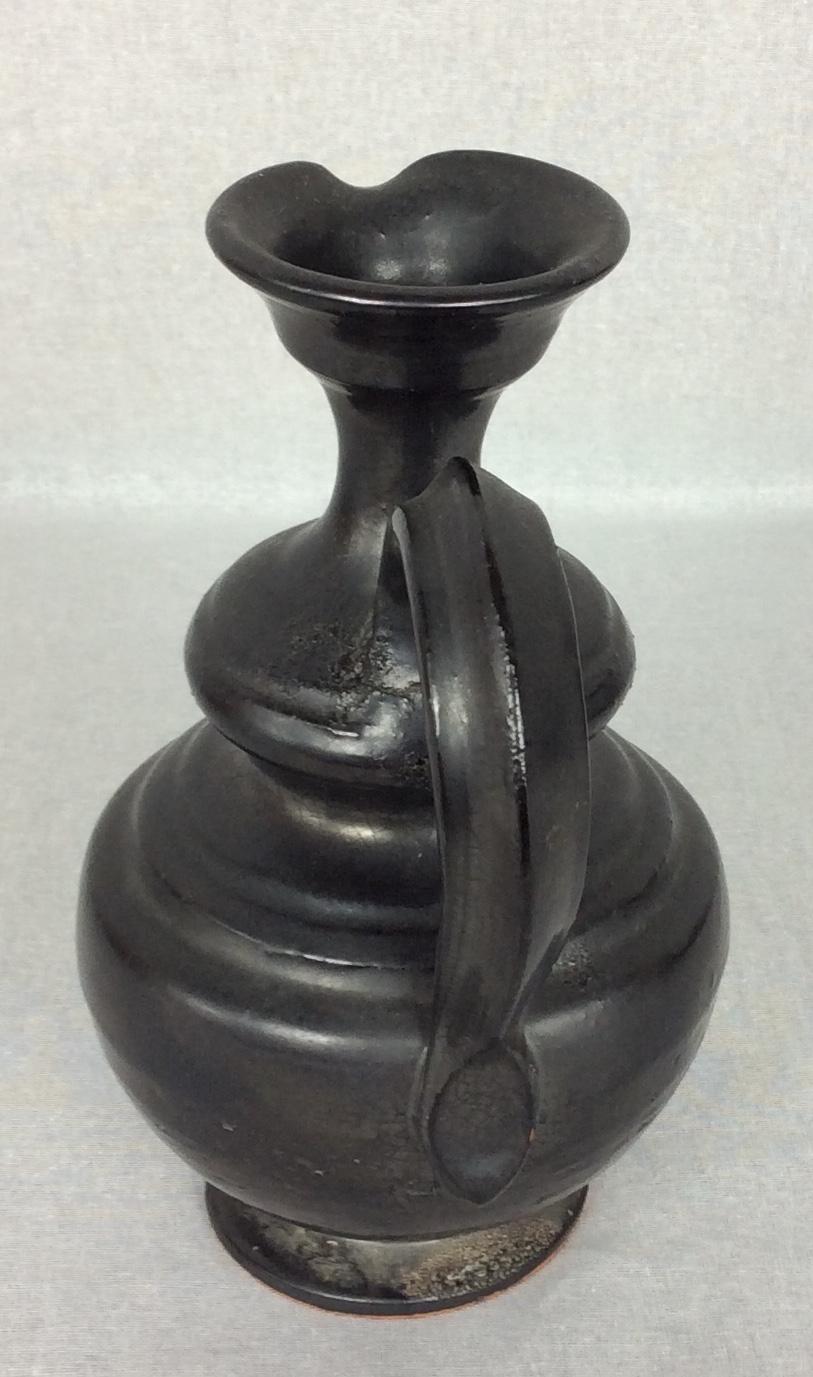 Mid-Century moderno Jean Marais, vaso nero opaco di metà secolo dello Studio A in vendita