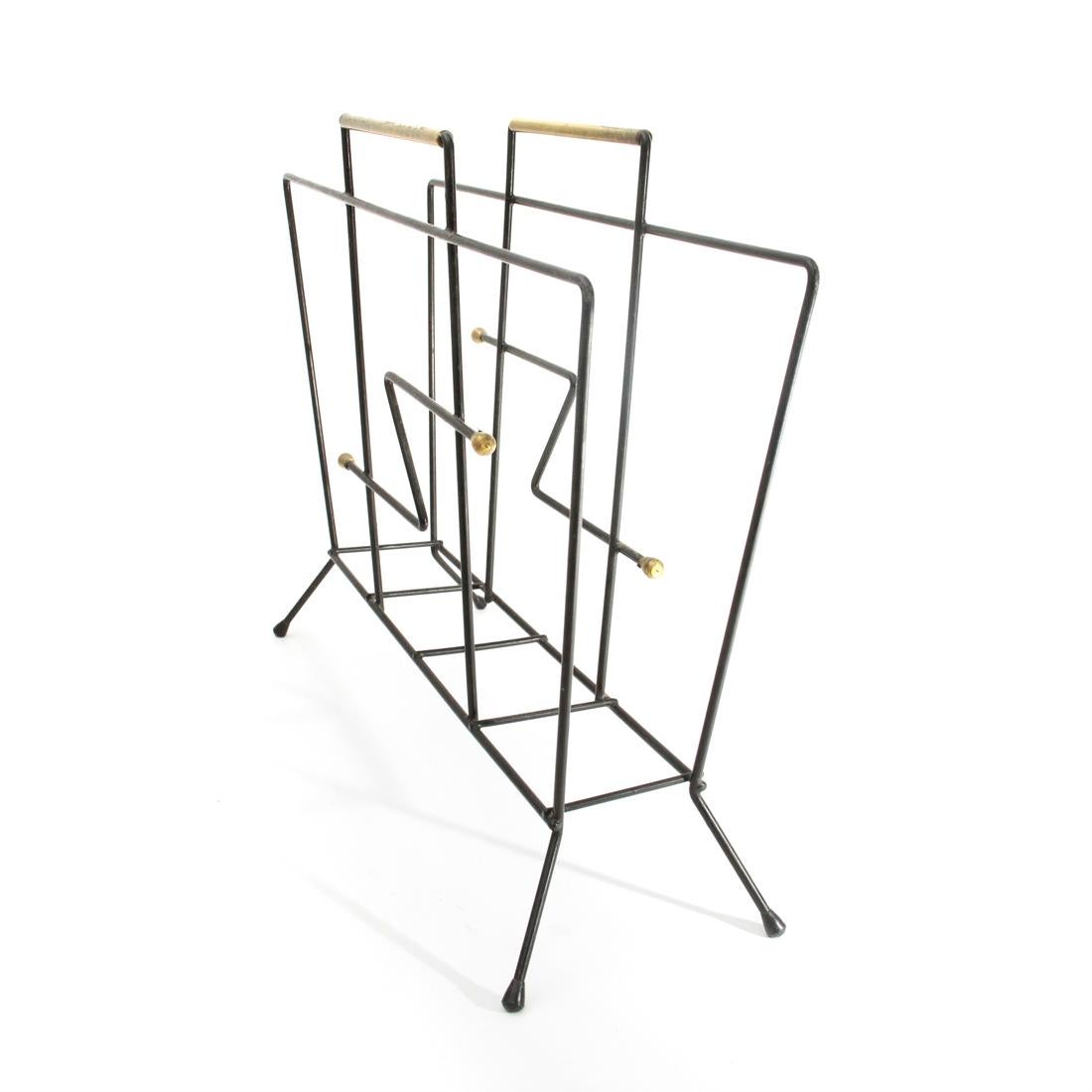 Italian made magazine rack produced in the 1950s.
Structure in bent metal rod and painted in black with brass details.
Good general conditions, some signs due to normal use over time.

Dimensions: Length 42 cm - Depth 11 cm - Height 34 cm.