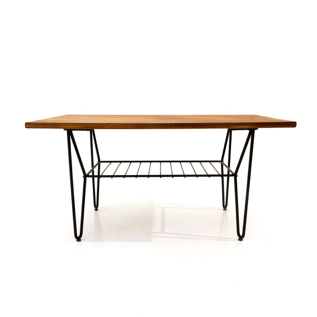 Italian manufacture table produced in the 1950s.
Structure in black painted metal.
Rectangular top in teak veneered wood.
Height adjustable feet in brass.
Good general conditions, some signs due to normal use over time, plan with