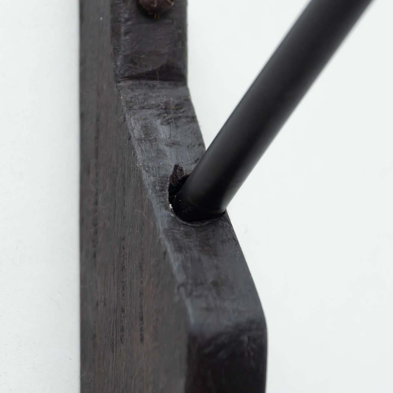 Lámpara de pared de metal negro de mediados de siglo al estilo de Serge Mouille, hacia 1950 Metal en venta