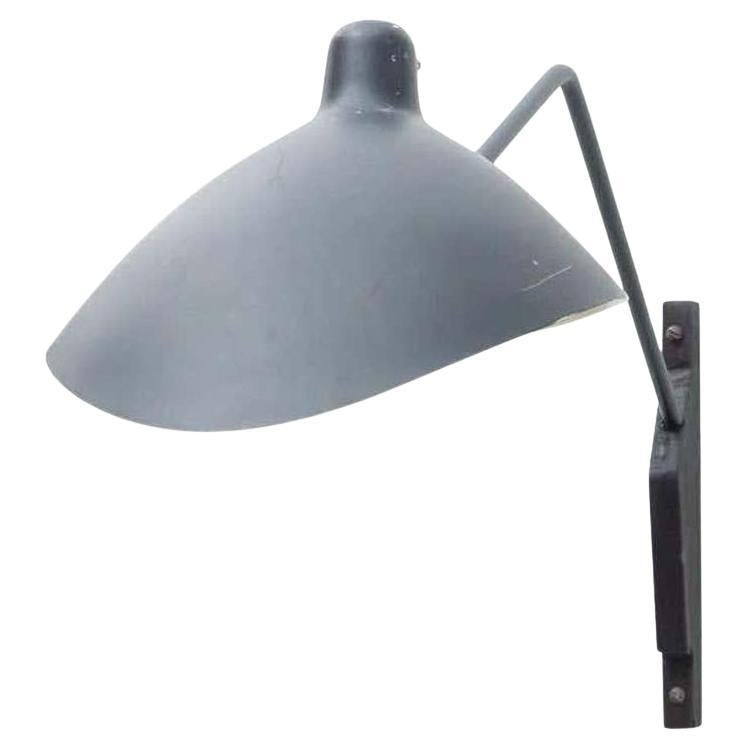Schwarze Metall-Wandleuchte aus der Mitte des Jahrhunderts im Stil von Serge Mouille, um 1950