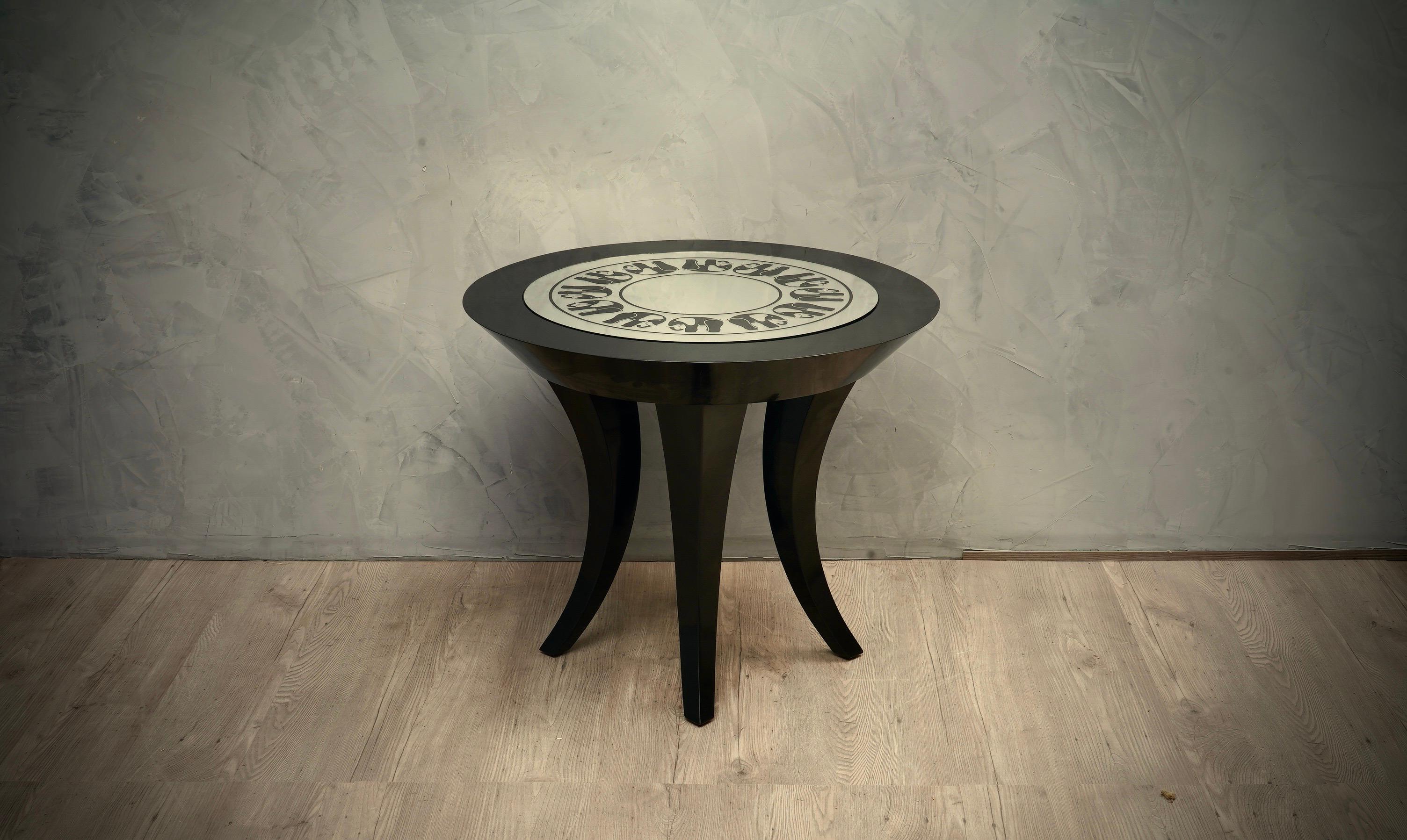 Midcentury Black Shellac and Engraved Mirror Italian Side Table, 1980 For Sale 2