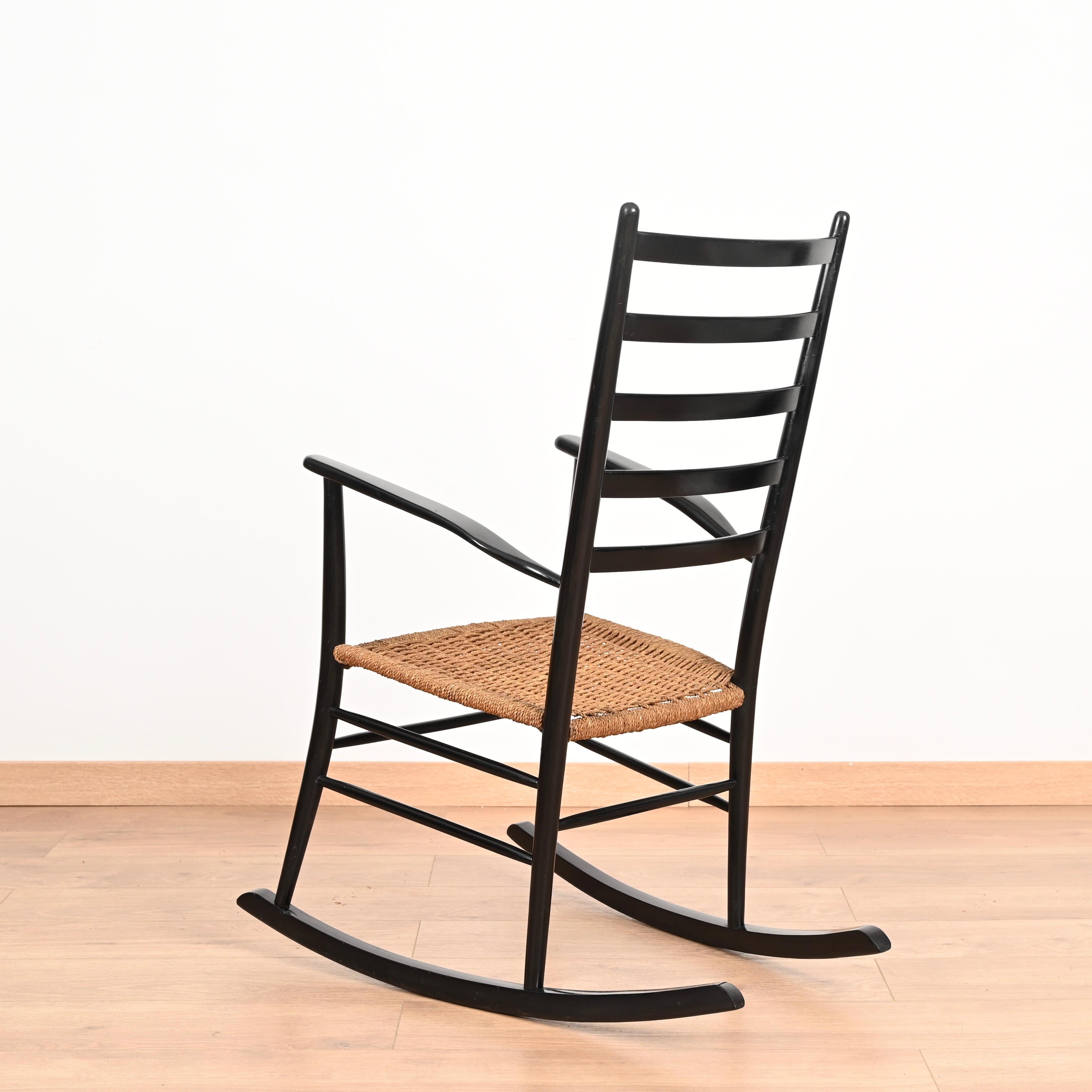 Midcentury Black Wood Chiavari Rocking Chair with Rope Seat, Italy 1950s For Sale 4