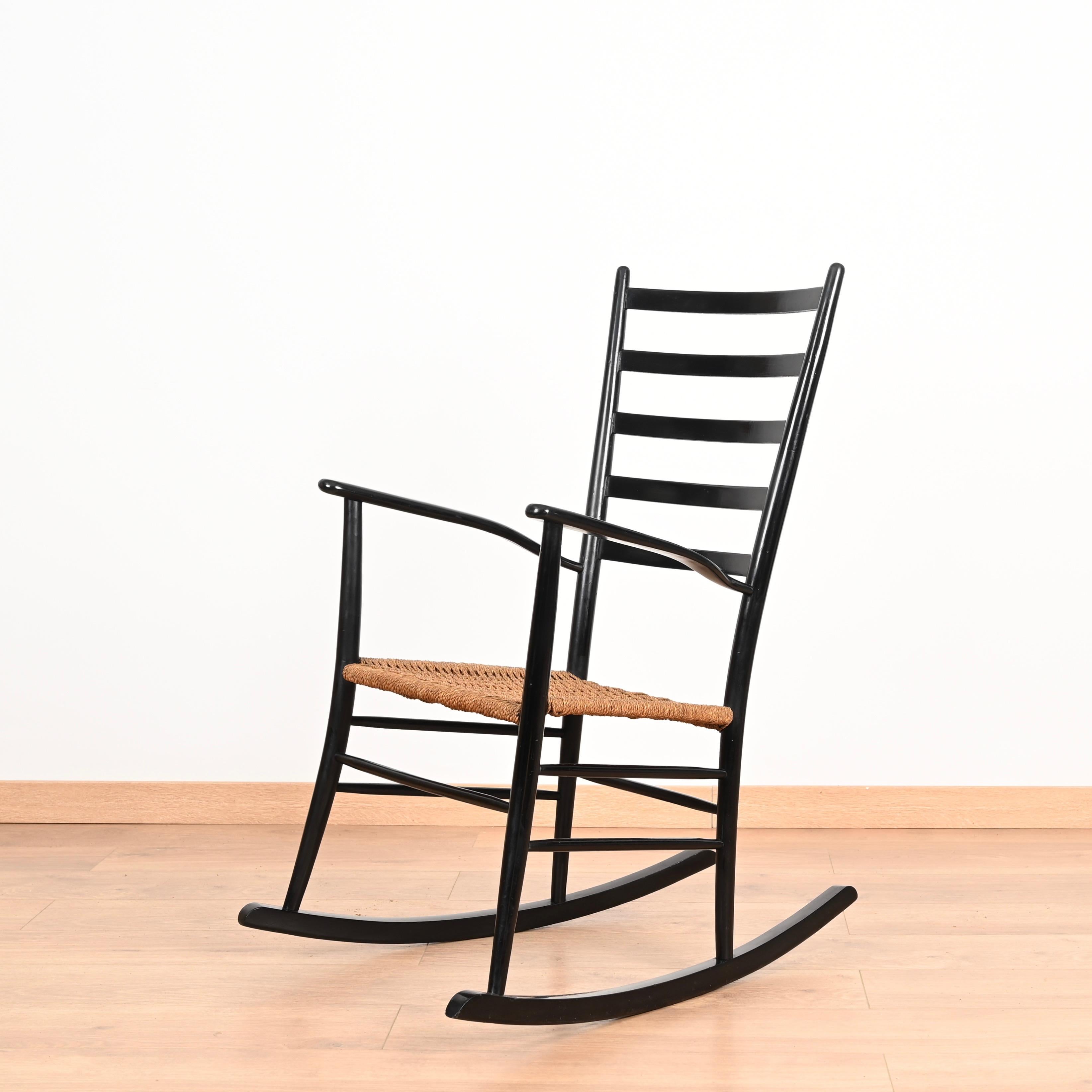Midcentury Black Wood Chiavari Rocking Chair with Rope Seat, Italy 1950s For Sale 6
