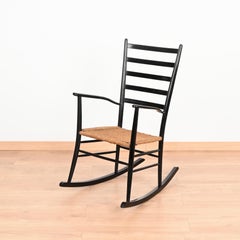 Schwarzer Chiavari Schaukelstuhl aus Holz mit Seilsitz aus der Mitte des Jahrhunderts, Italien 1950er Jahre