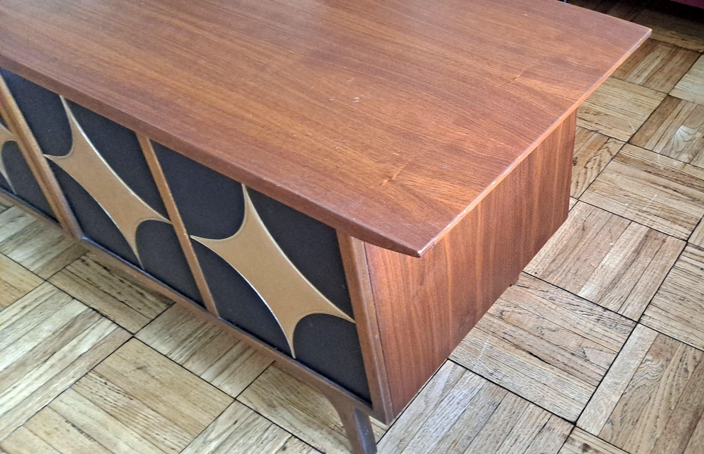 Midcentury  Blanket Chest or Coffee Table  In Good Condition For Sale In Los Angeles, CA