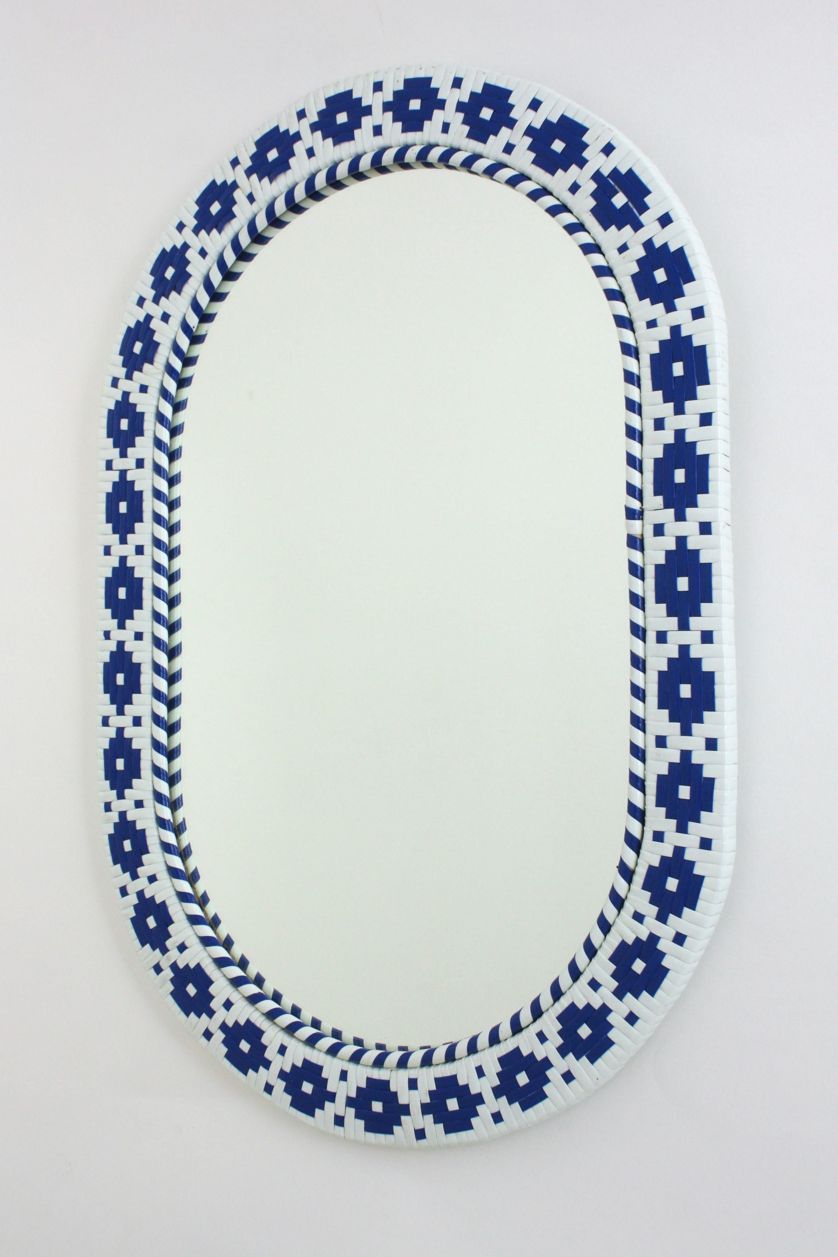 Specchio ovale intrecciato bianco e blu del Medioevo in vendita 4